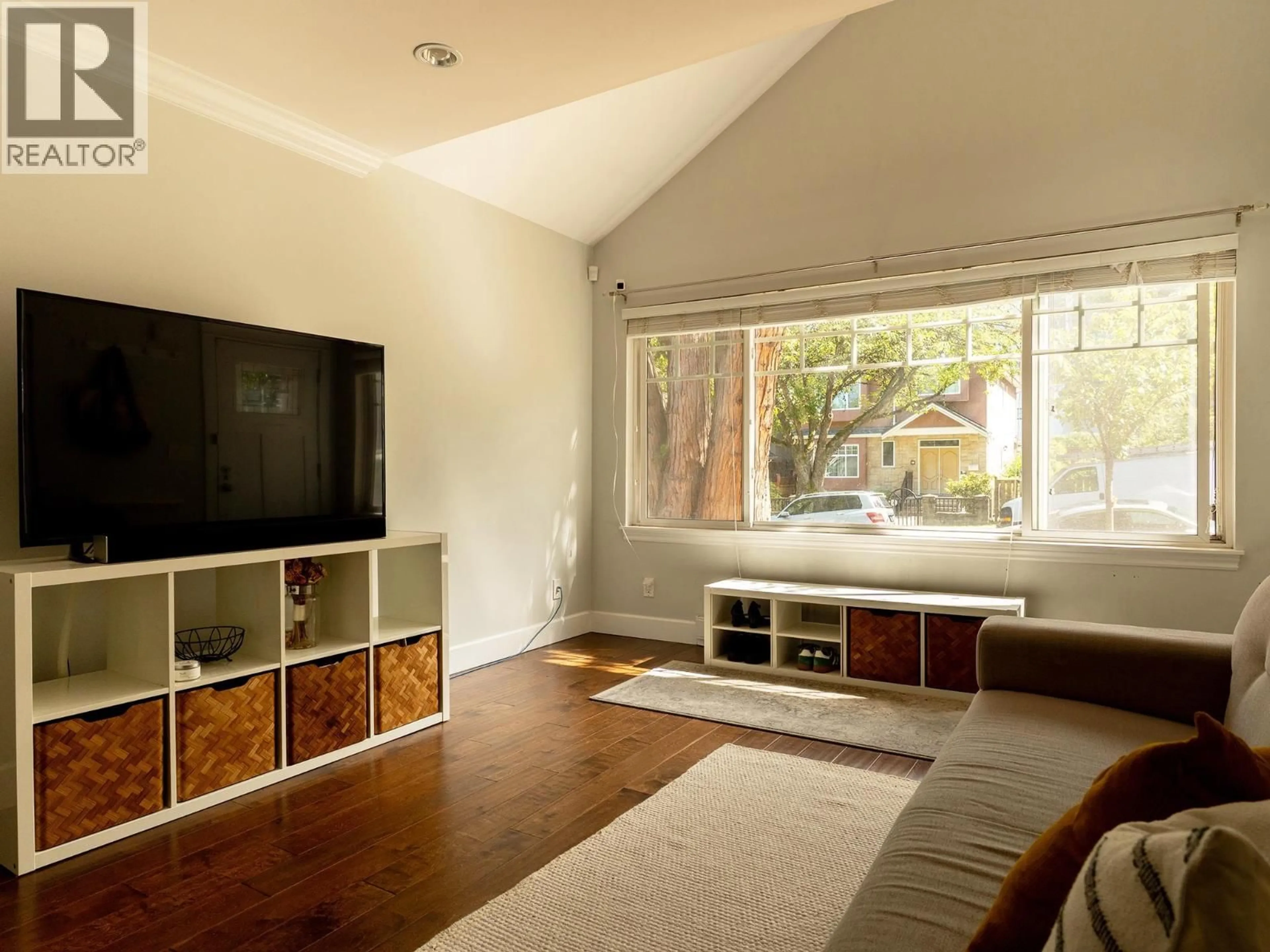 Living room with furniture, wood/laminate floor for 4883 BEATRICE STREET, Vancouver British Columbia V5N4J5