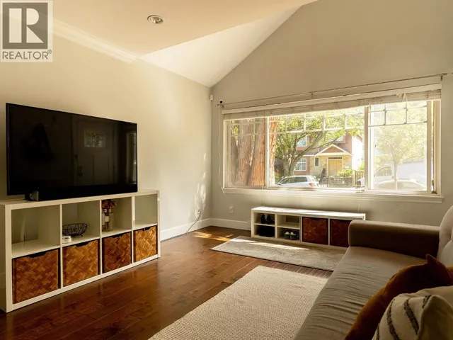 4883 BEATRICE STREET, Vancouver 3