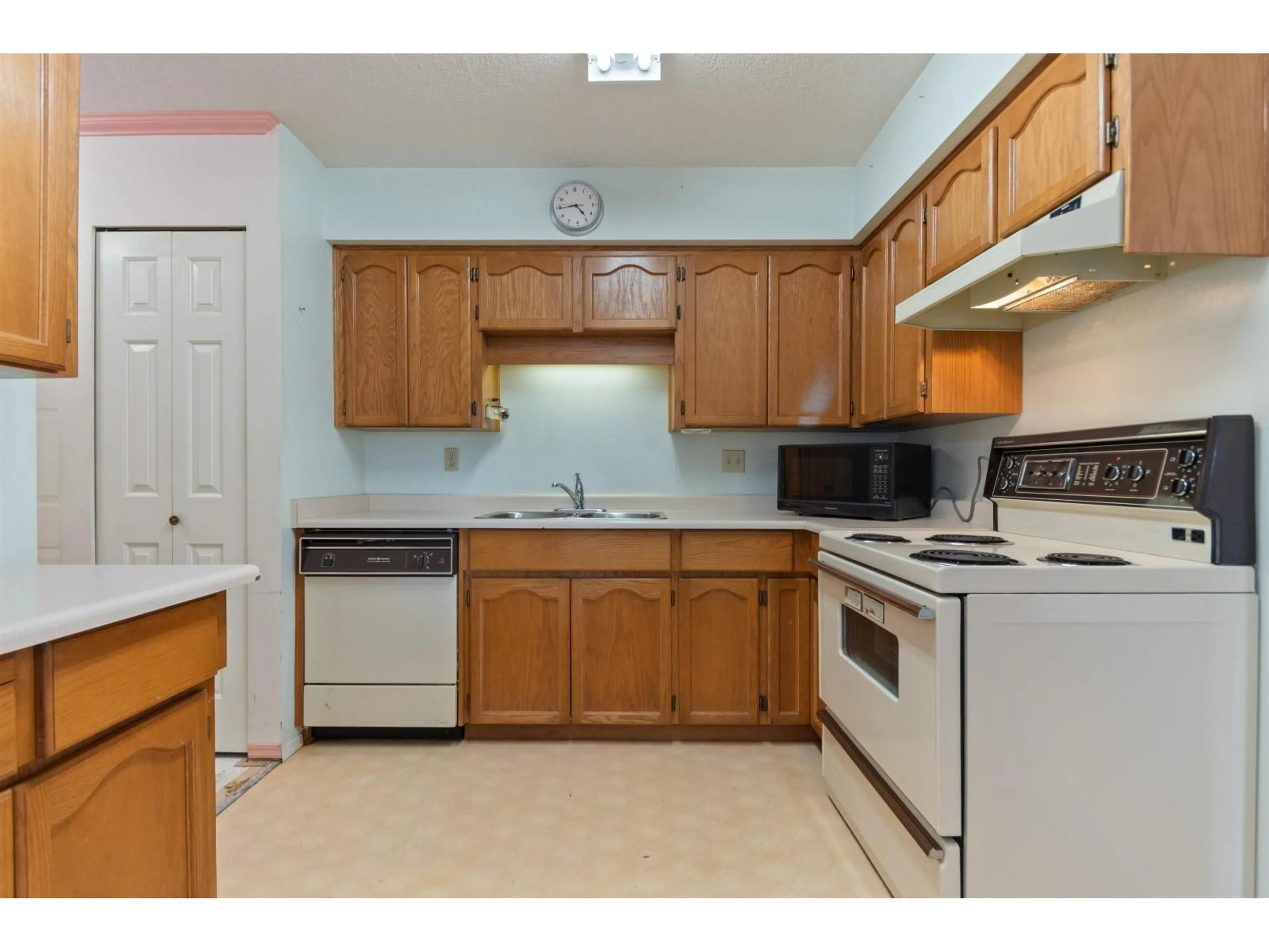 Standard kitchen, unknown for 202 - 8725 ELM DRIVE, Chilliwack British Columbia V2P4Y3