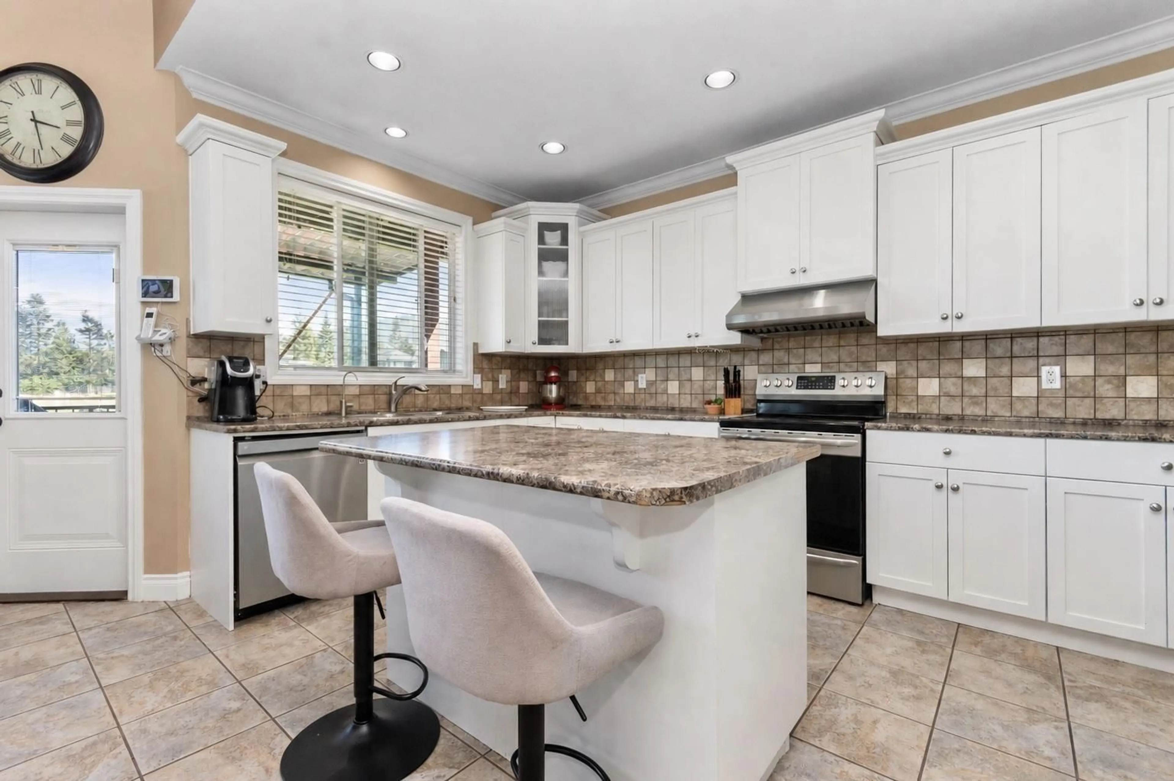 Open concept kitchen, ceramic/tile floor for 6556 LAVENDER PLACE, Chilliwack British Columbia V2R0H5