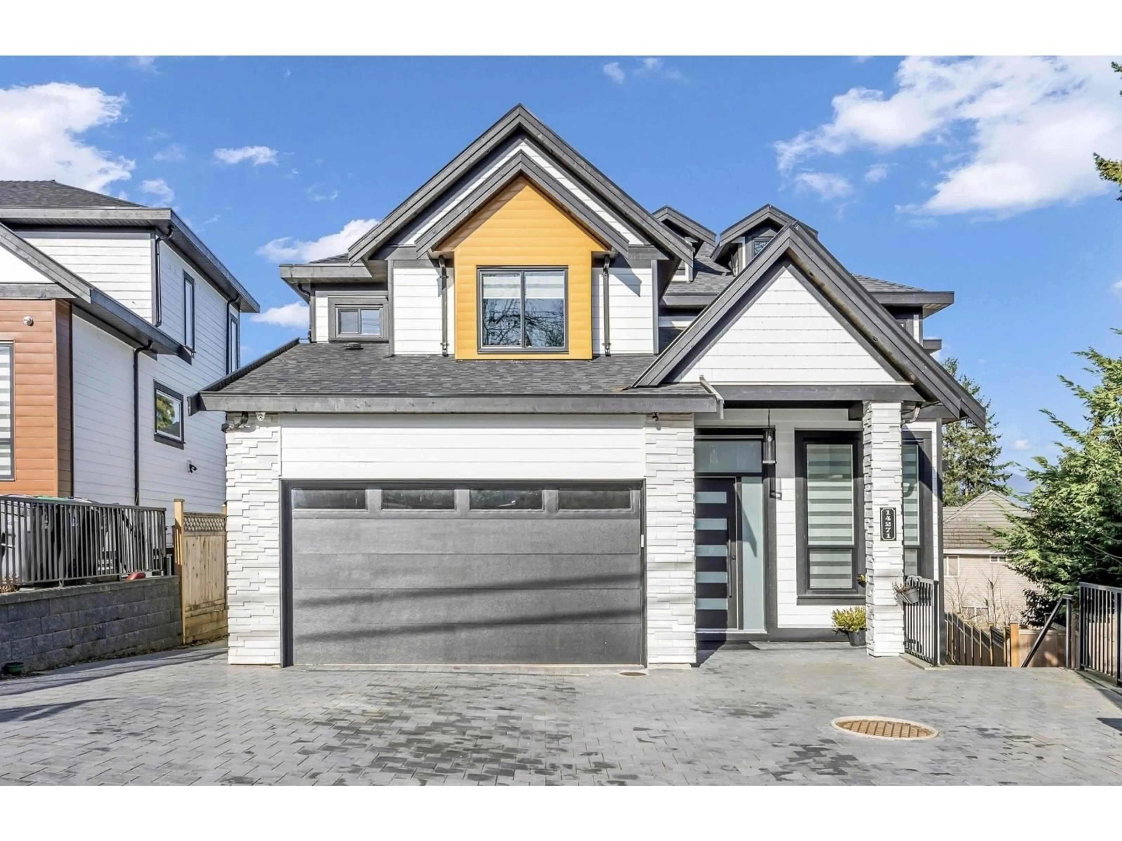 Home with vinyl exterior material, street for 14271 GROSVENOR ROAD, Surrey British Columbia V3R5H3