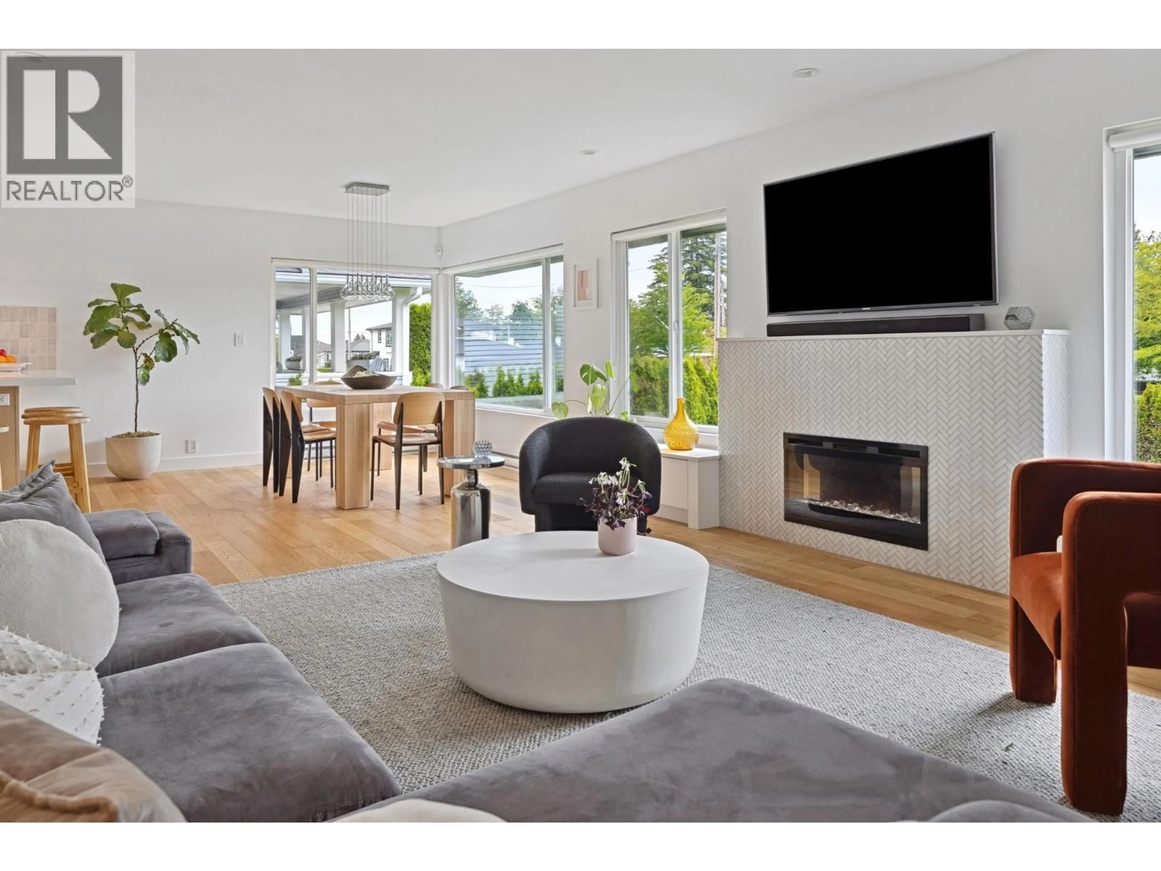 Living room with furniture, unknown for 8647 10TH AVENUE, Burnaby British Columbia V3N2S9