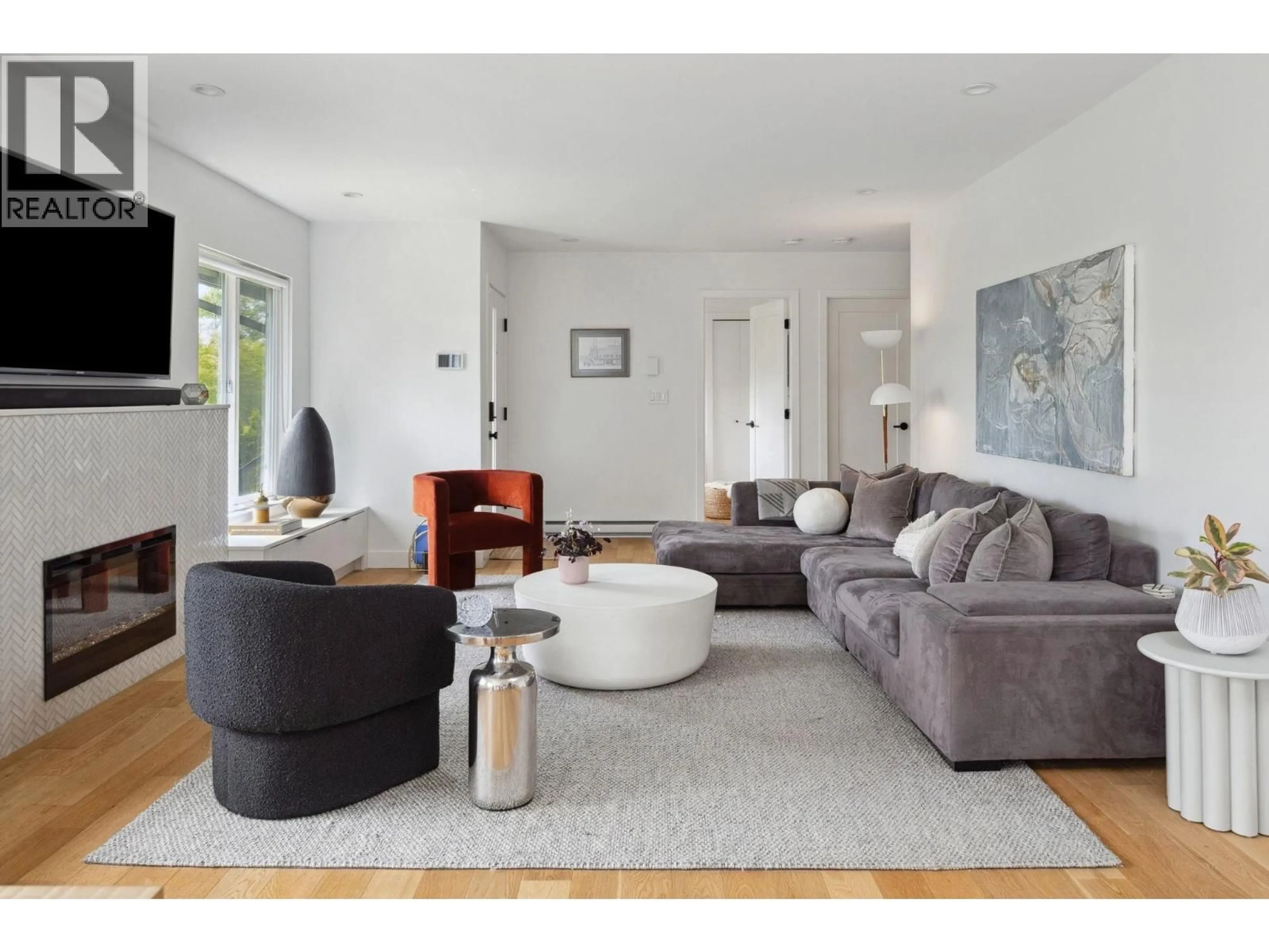 Living room with furniture, unknown for 8647 10TH AVENUE, Burnaby British Columbia V3N2S9