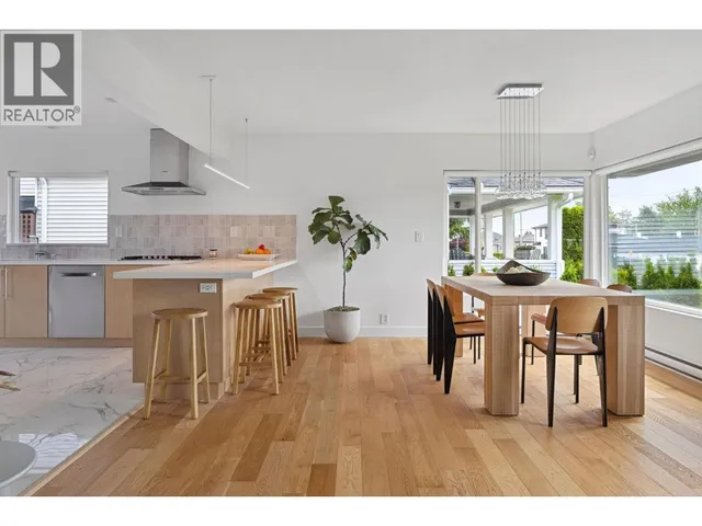 8647 10TH AVENUE, Burnaby 5