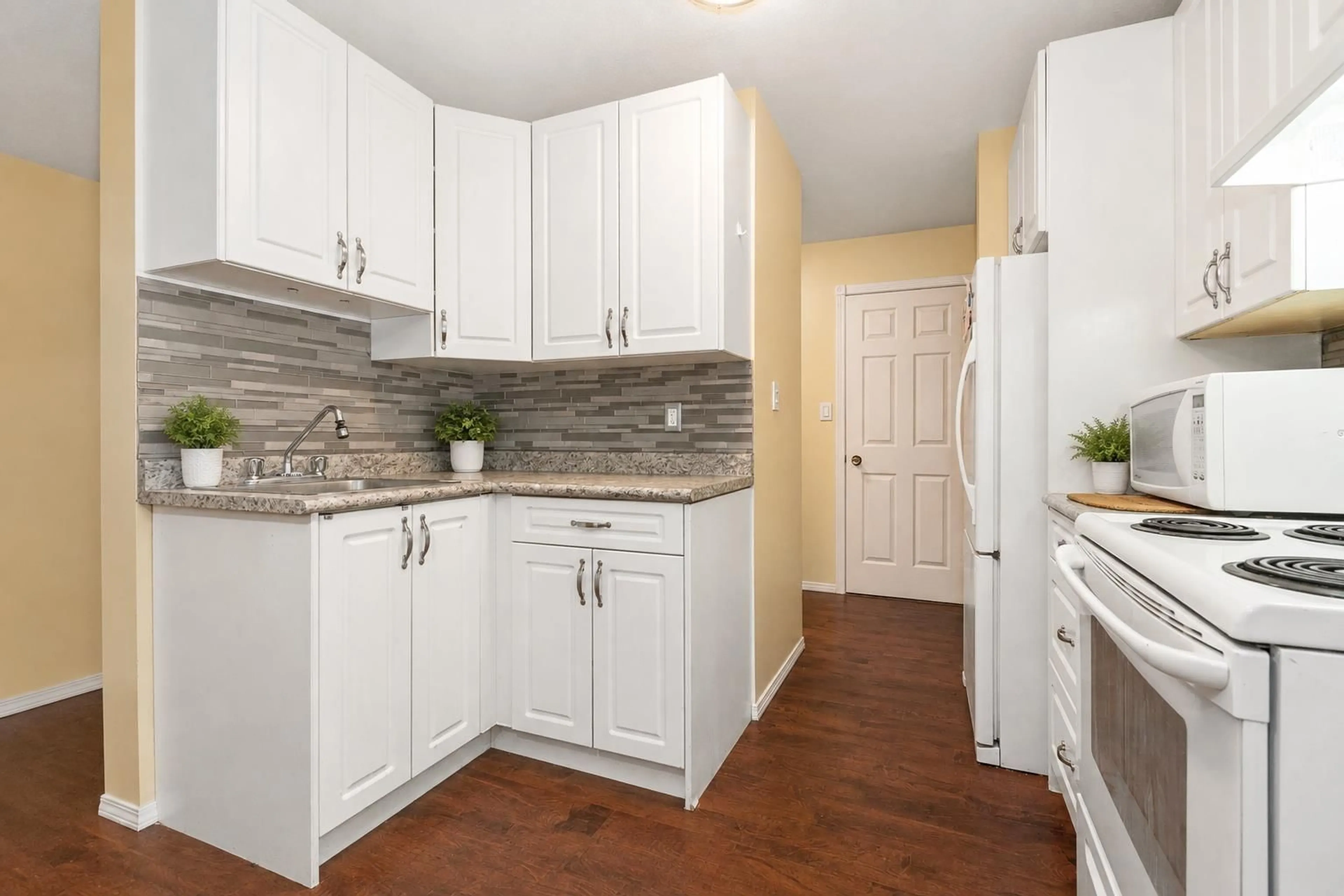 Standard kitchen, unknown for 109 - 9175 MARY STREET, Chilliwack British Columbia V2P4H7
