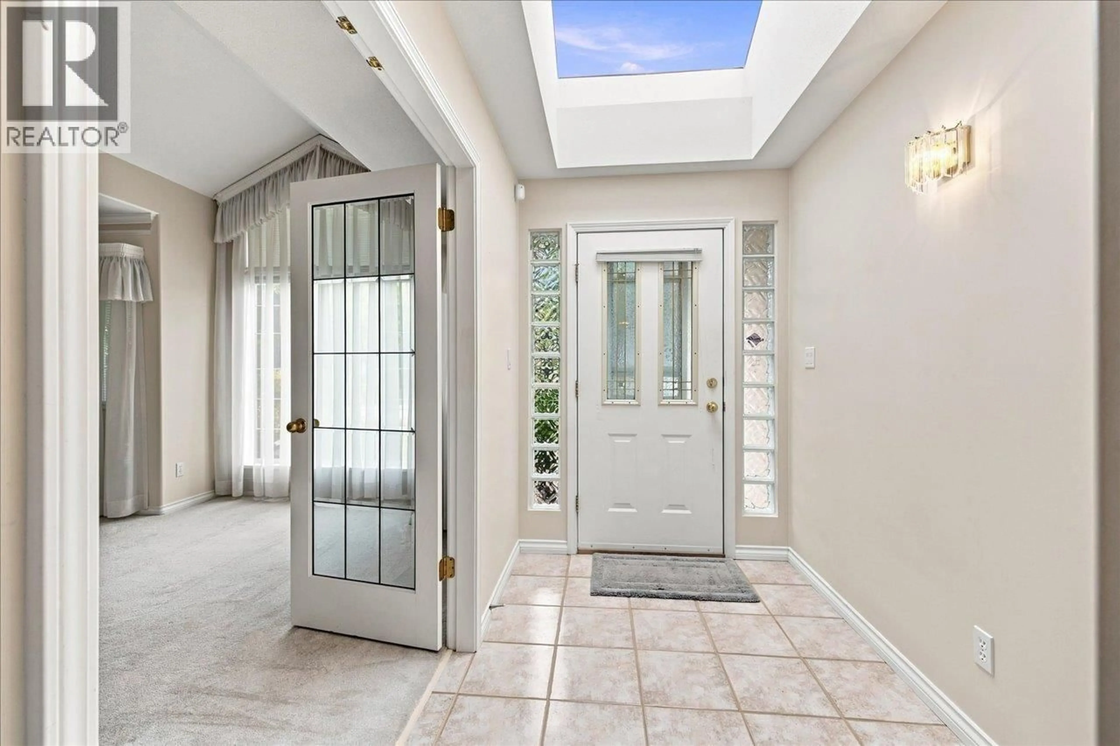 Indoor entryway for 5328 WINDJAMMER ROAD, Delta British Columbia V4K5A6