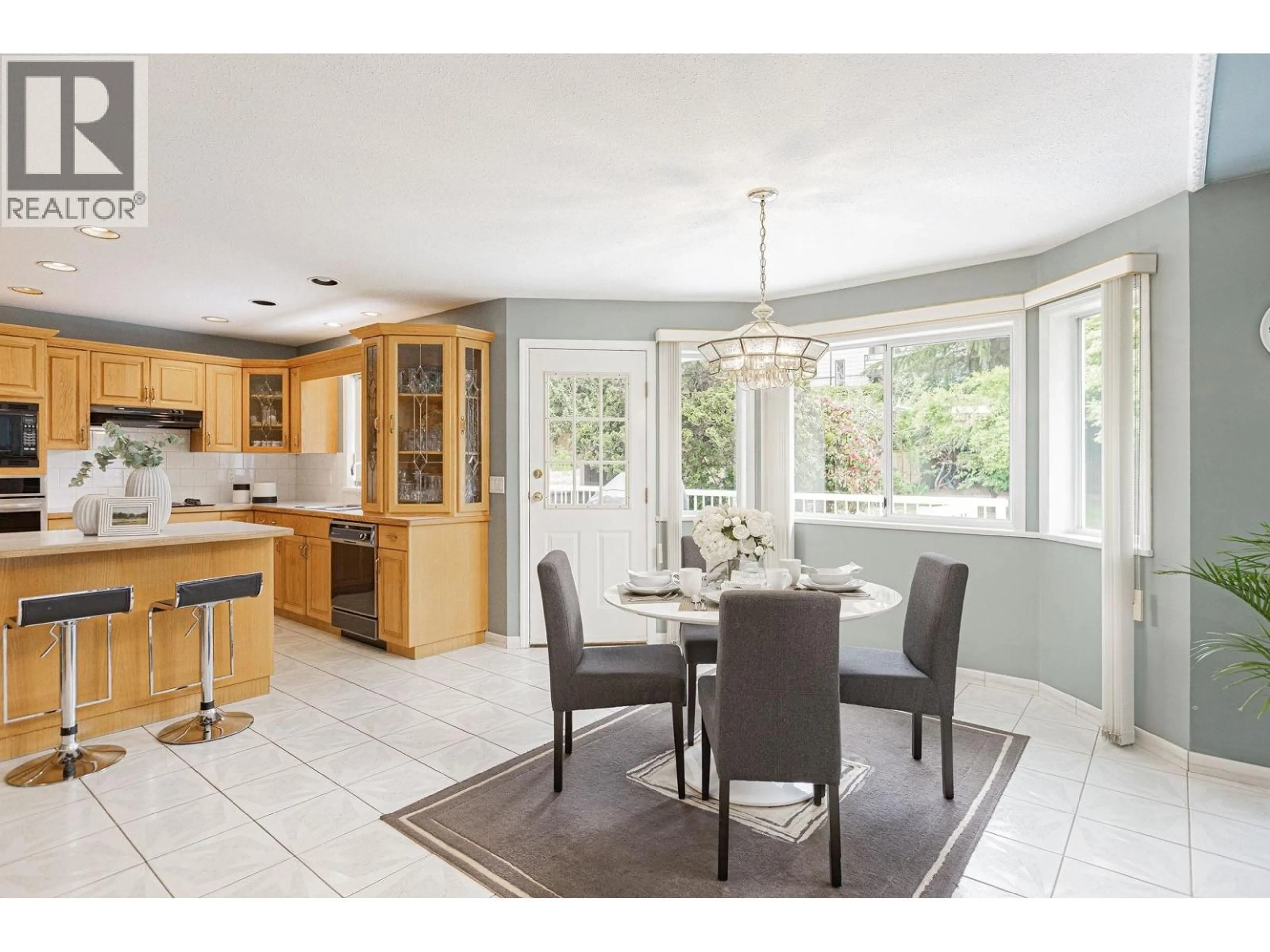 Open concept kitchen, ceramic/tile floor for 7758 MCGREGOR AVENUE, Burnaby British Columbia V5J4H5
