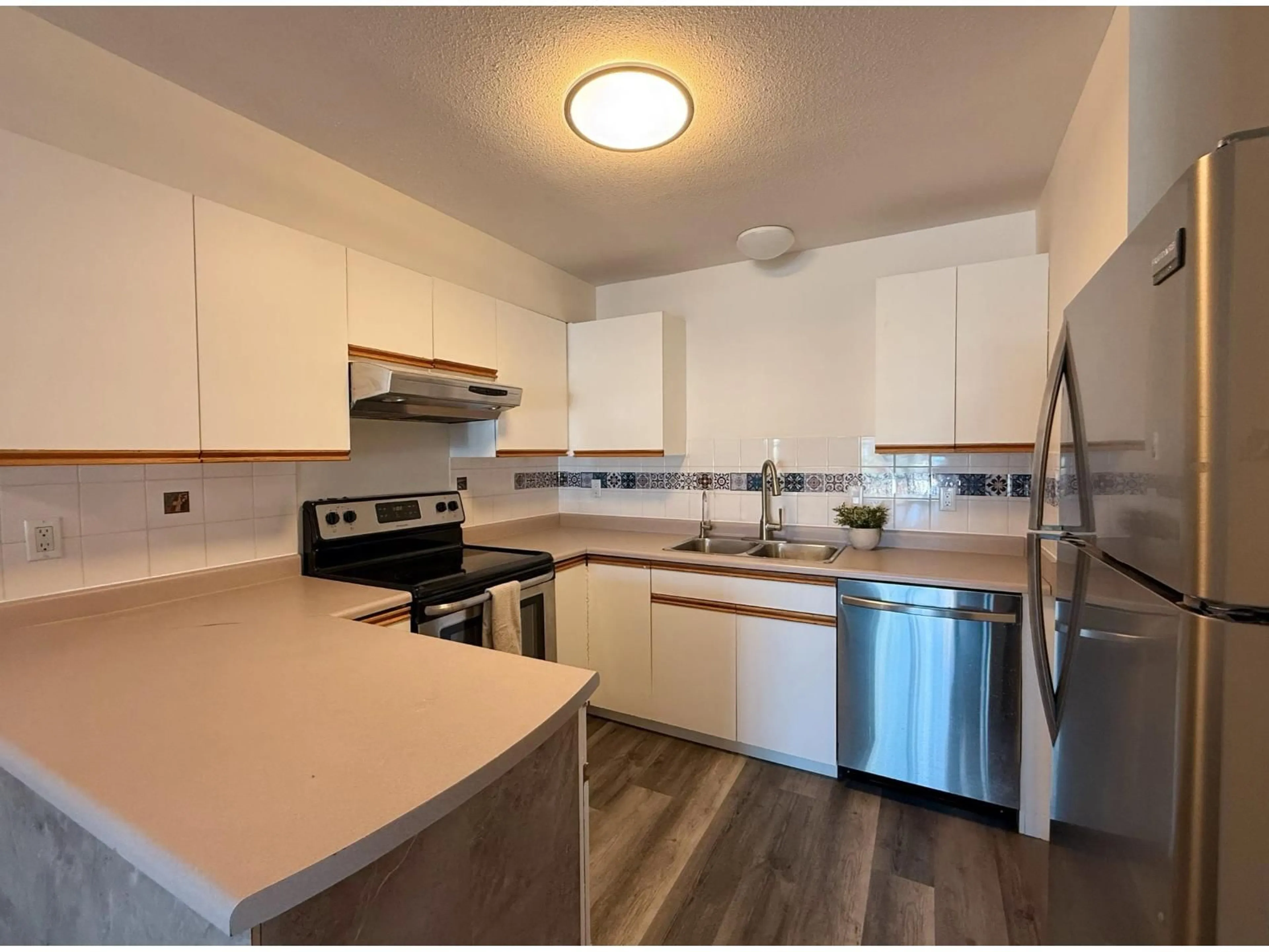 Standard kitchen, unknown for 103 - 8934 MARY STREET, Chilliwack British Columbia V2P4J3