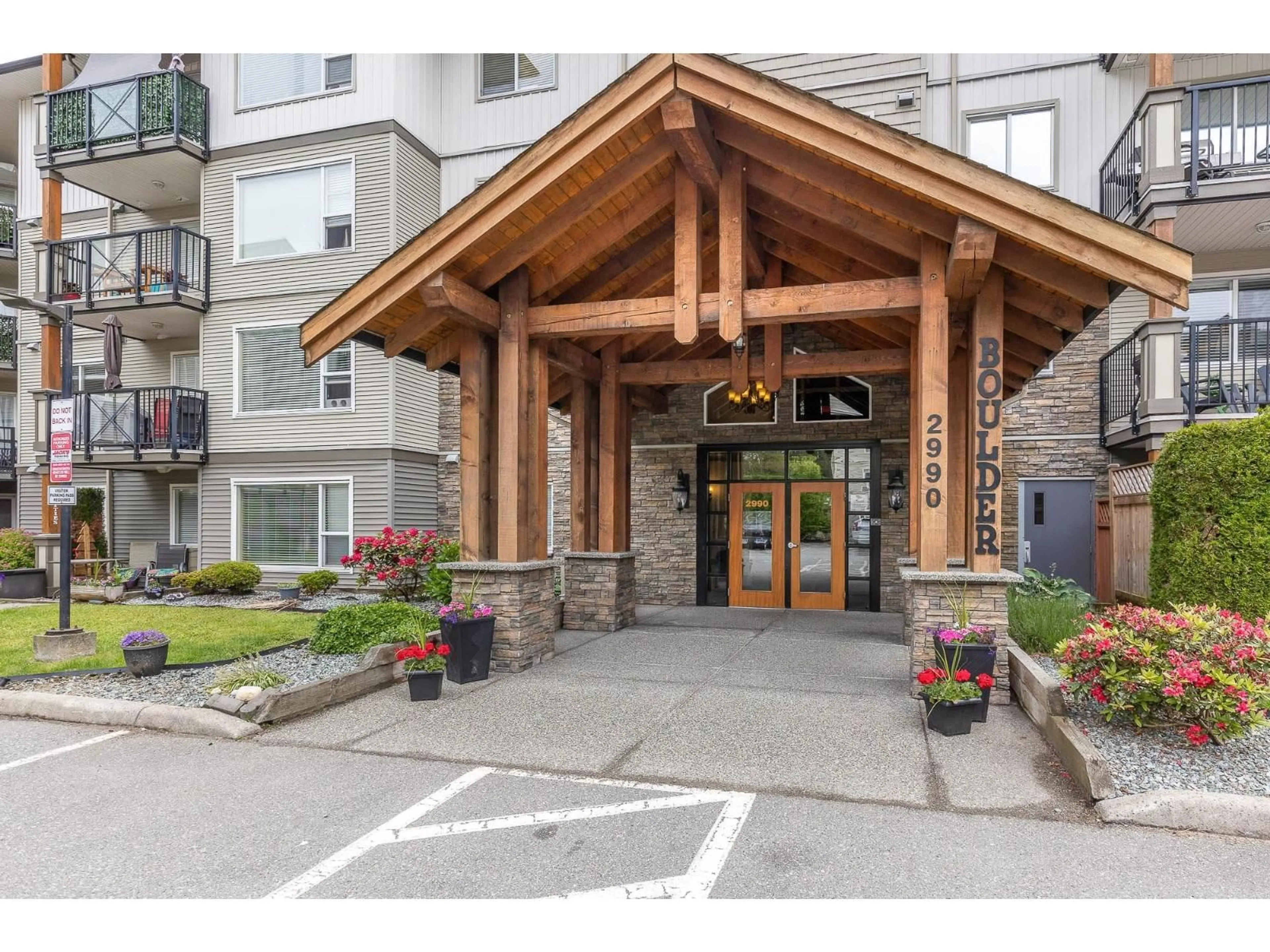 Indoor foyer for 115 - 2990 BOULDER STREET, Abbotsford British Columbia V2T3P8