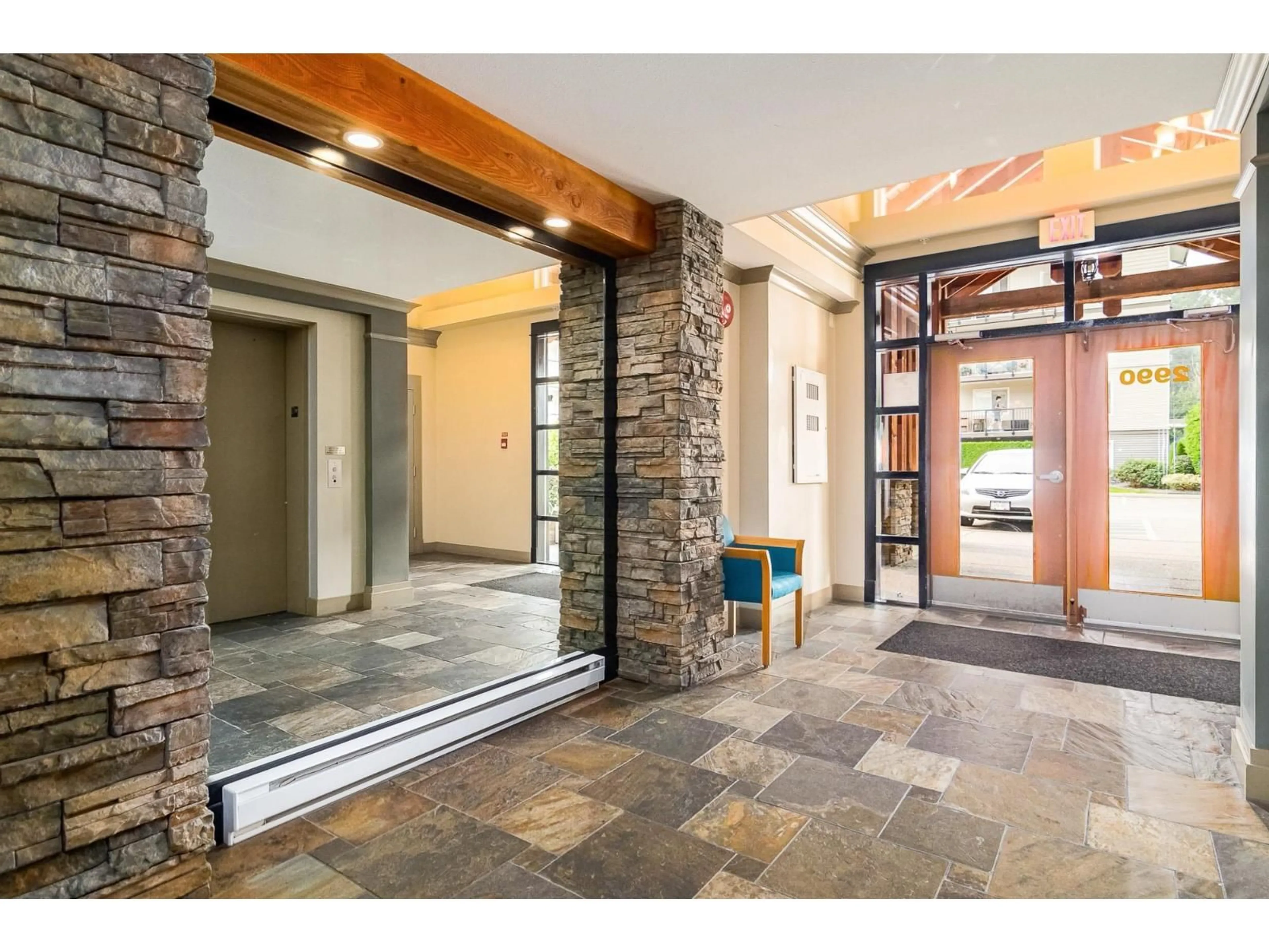 Indoor foyer for 115 - 2990 BOULDER STREET, Abbotsford British Columbia V2T3P8