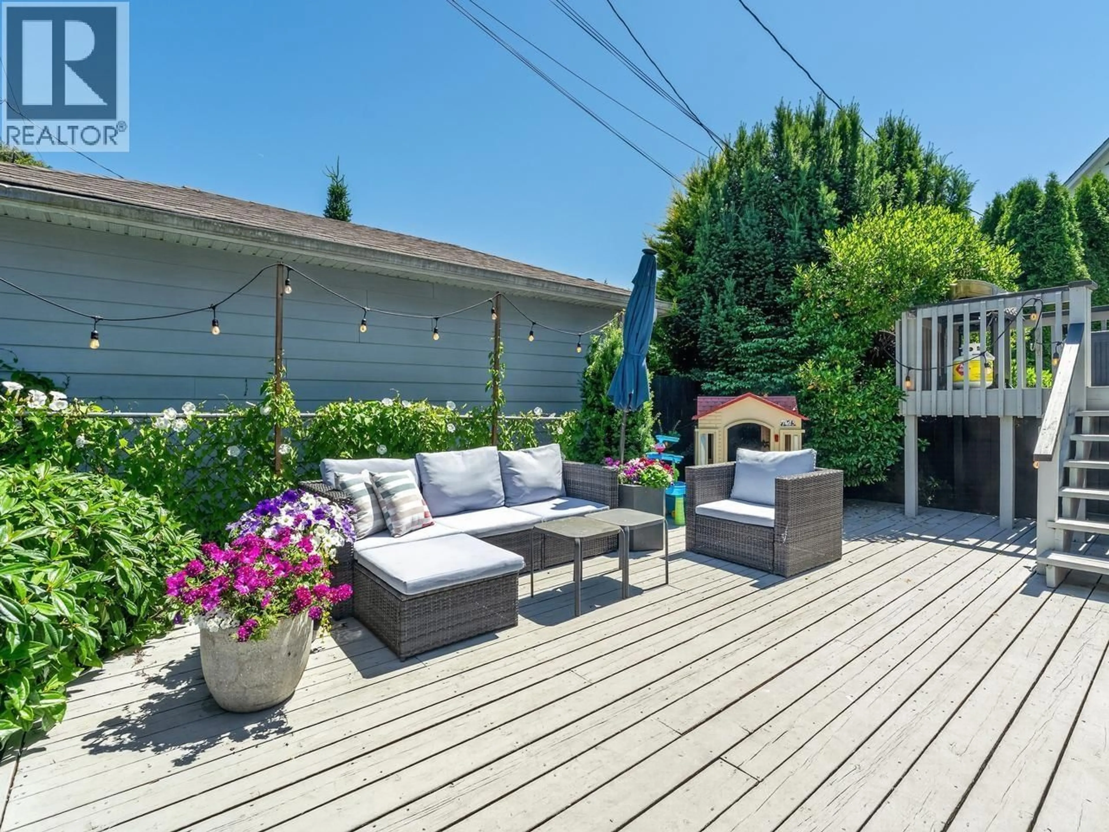Patio, street for 3730 WINDSOR STREET, Vancouver British Columbia V5V4N7