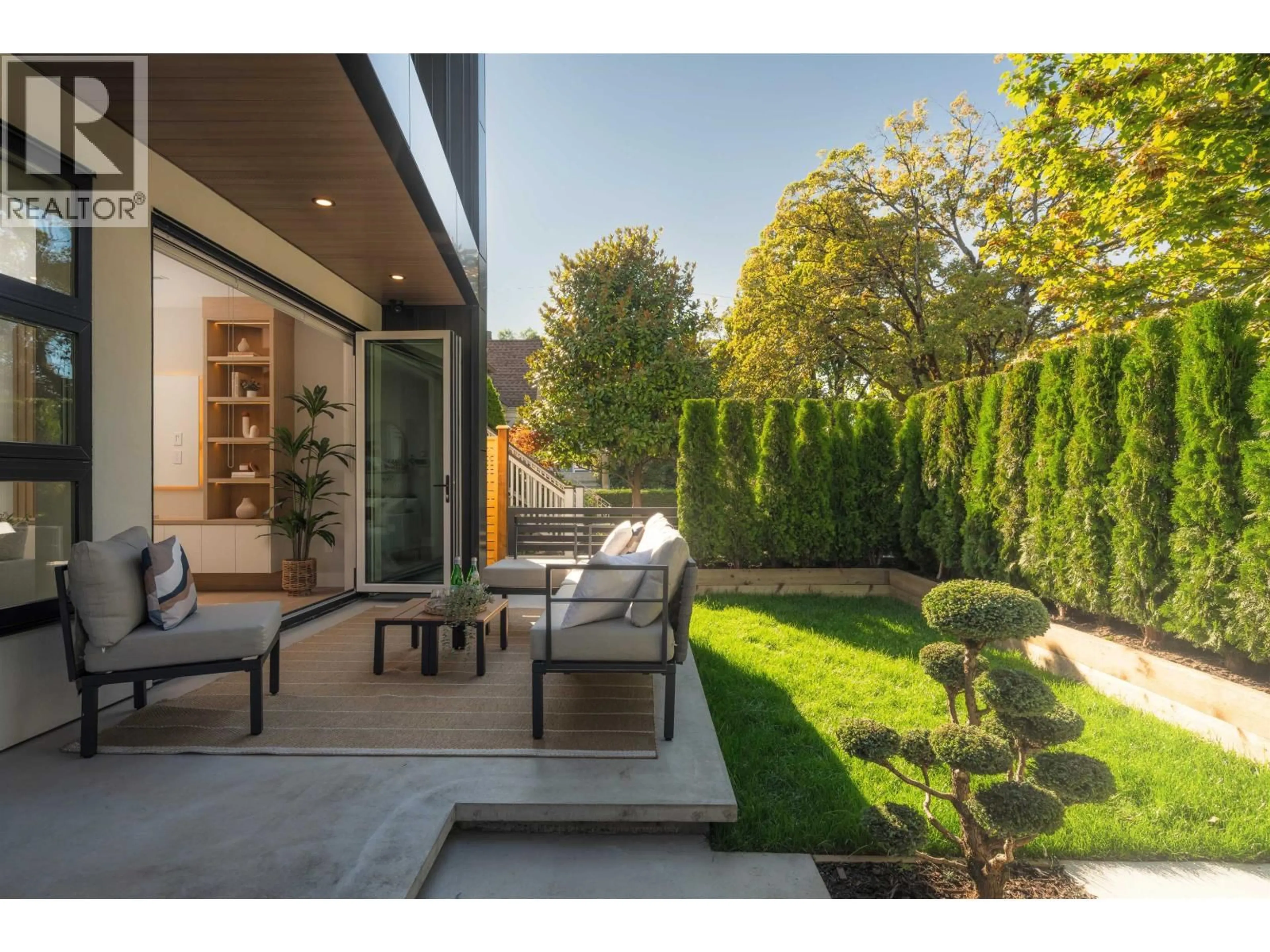 Patio, unknown for 1 - 470 20 AVENUE, Vancouver British Columbia V5Y2C8
