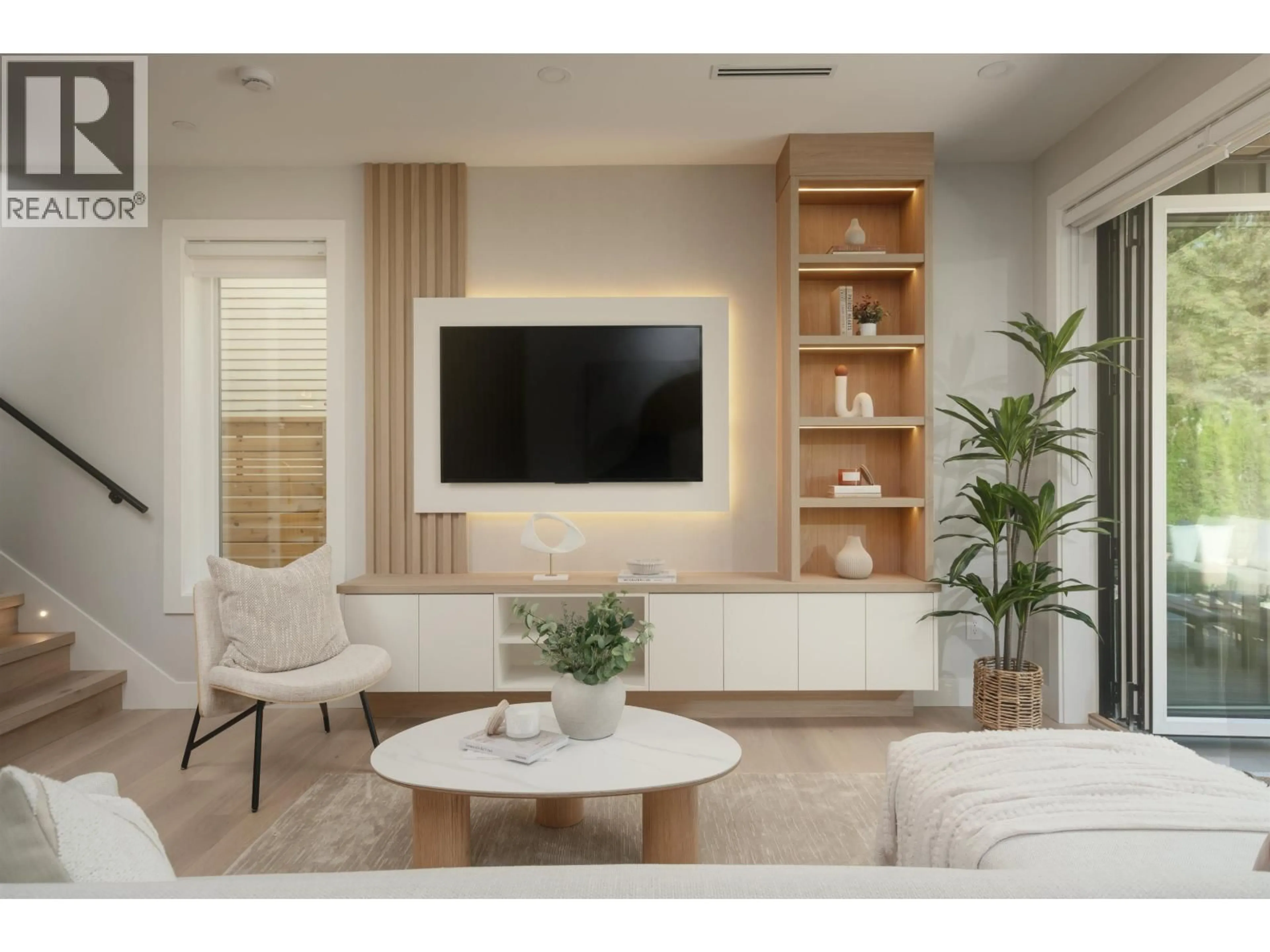 Living room with furniture, wood/laminate floor for 1 - 470 20 AVENUE, Vancouver British Columbia V5Y2C8