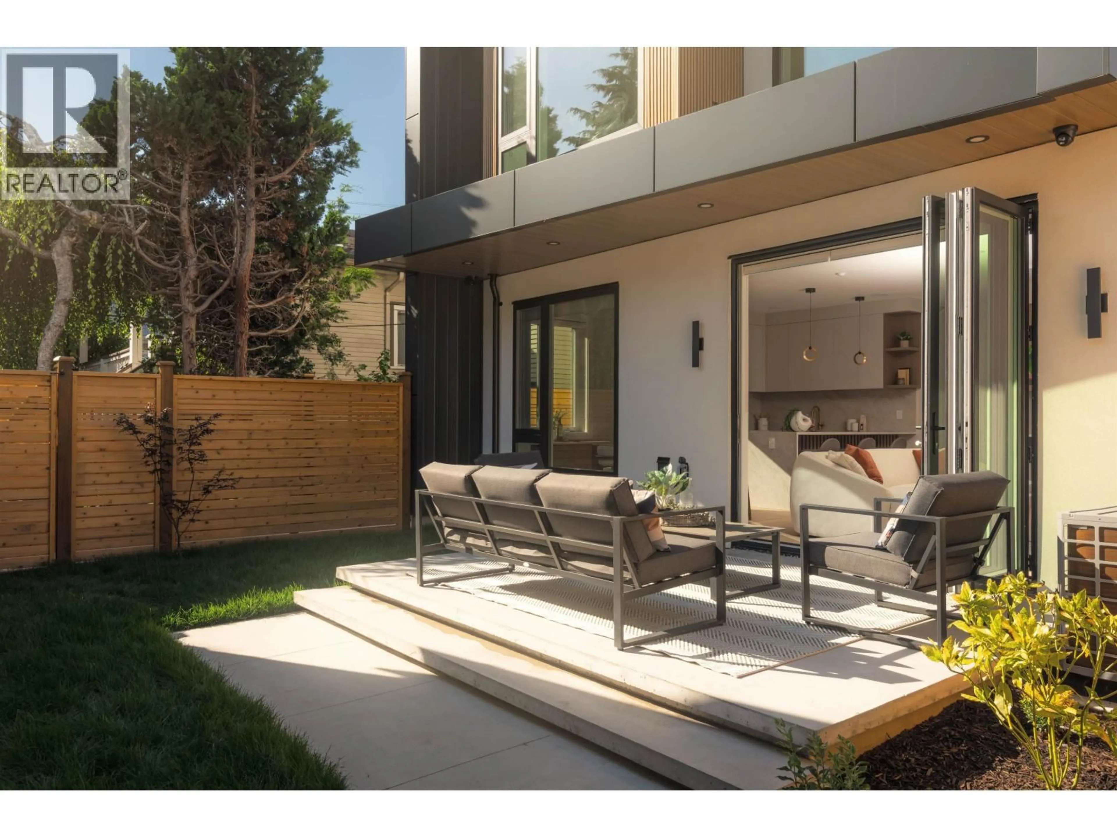 Patio, street for 2 - 470 20 AVENUE, Vancouver British Columbia V5Y2C8