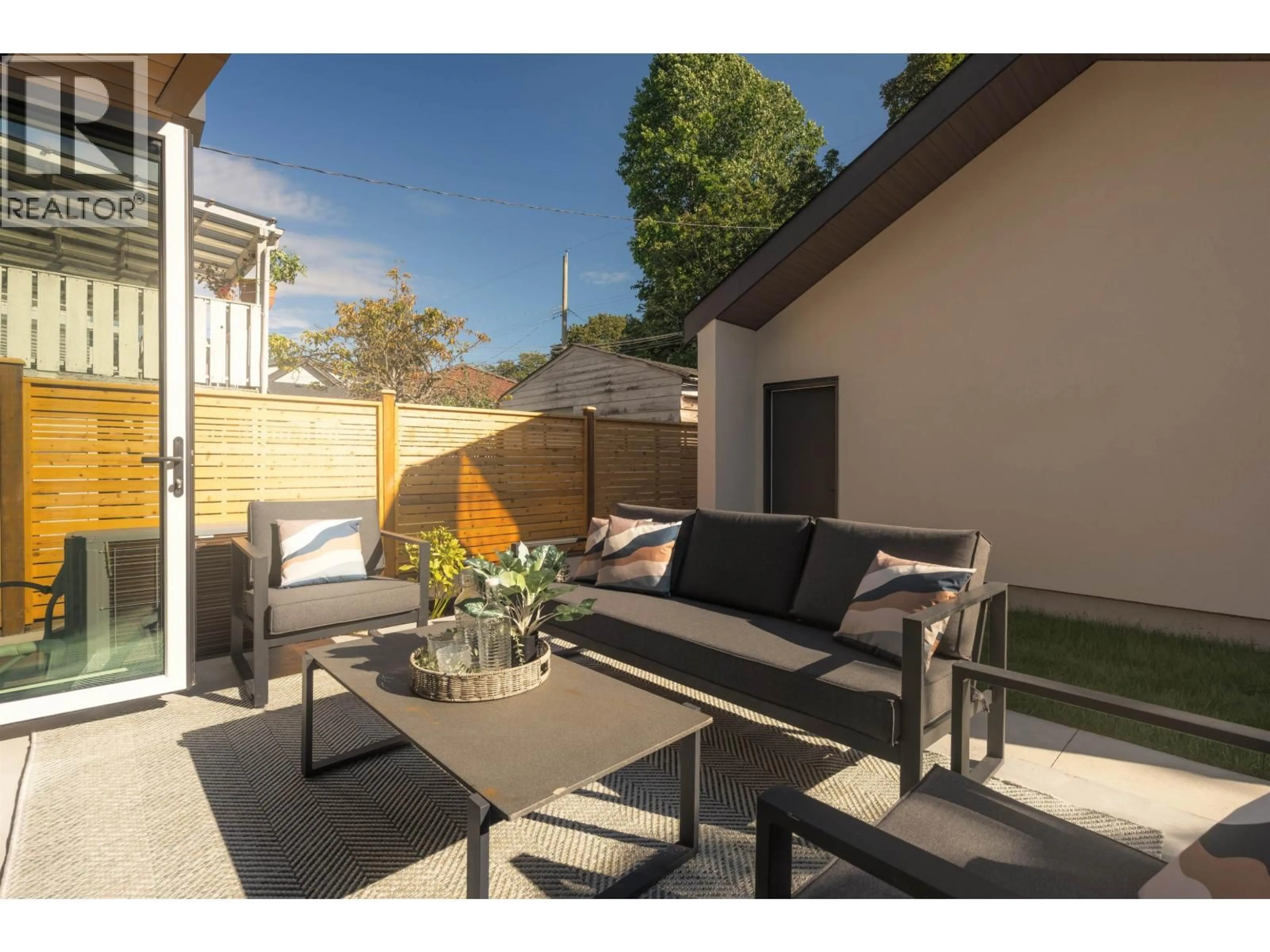 Patio, street for 2 - 470 20 AVENUE, Vancouver British Columbia V5Y2C8