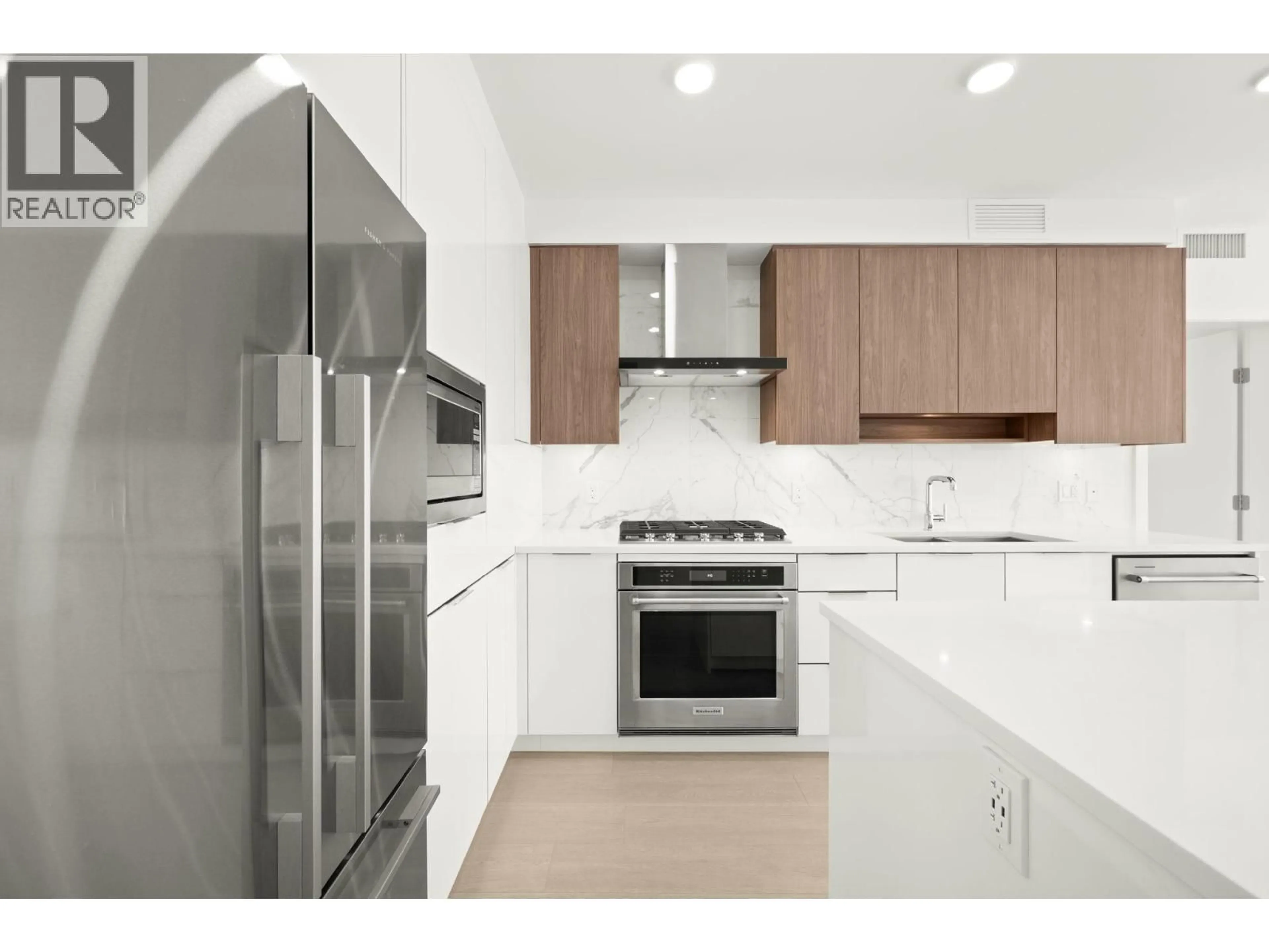 Standard kitchen, unknown for 1601 - 7683 PARK CRESCENT, Burnaby British Columbia V3N0J4