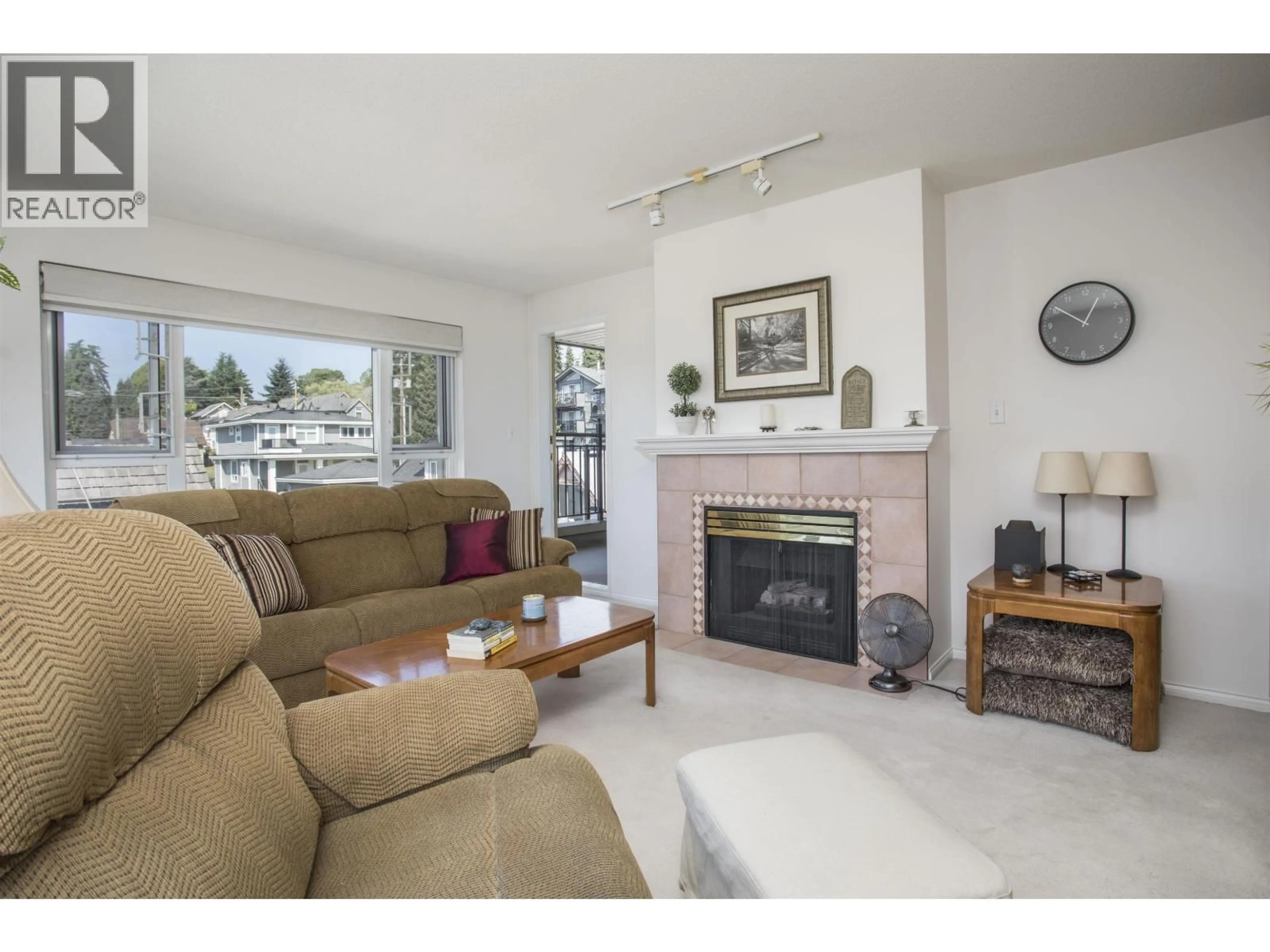 Living room with furniture, unknown for 606 - 221 ELEVENTH STREET, New Westminster British Columbia V3M4C8