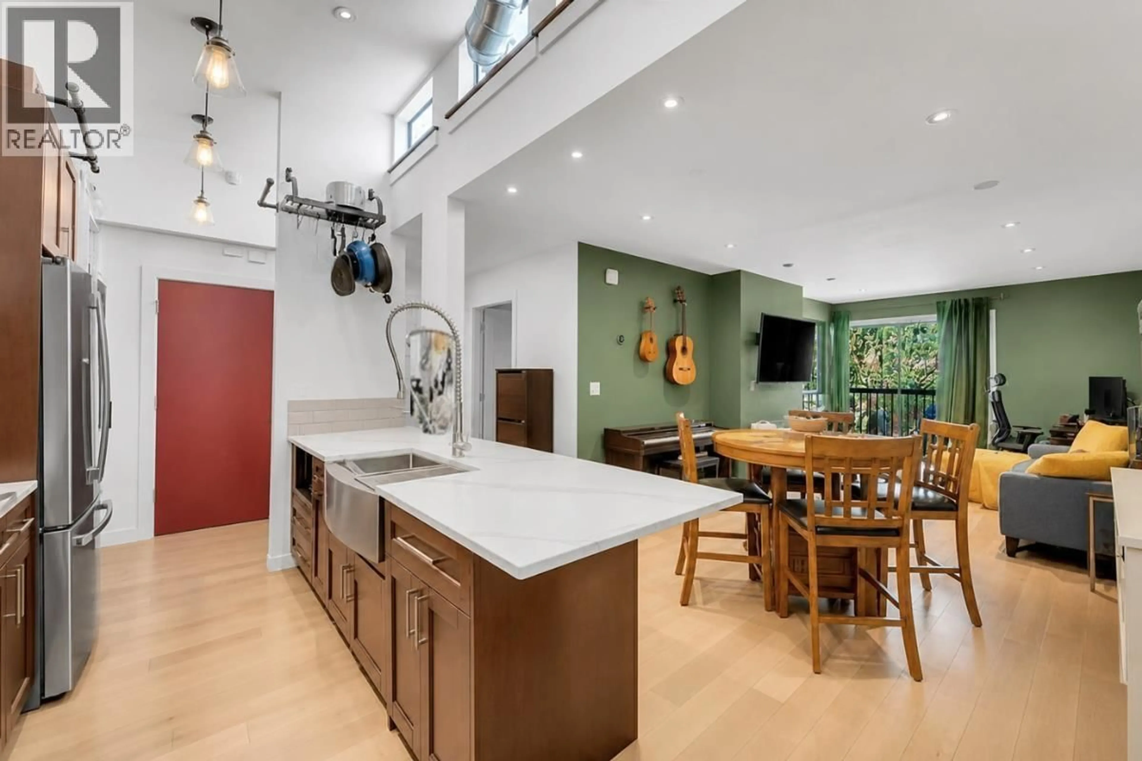 Open concept kitchen, ceramic/tile floor for 304 - 1420 7TH AVENUE, Vancouver British Columbia V5N1R8