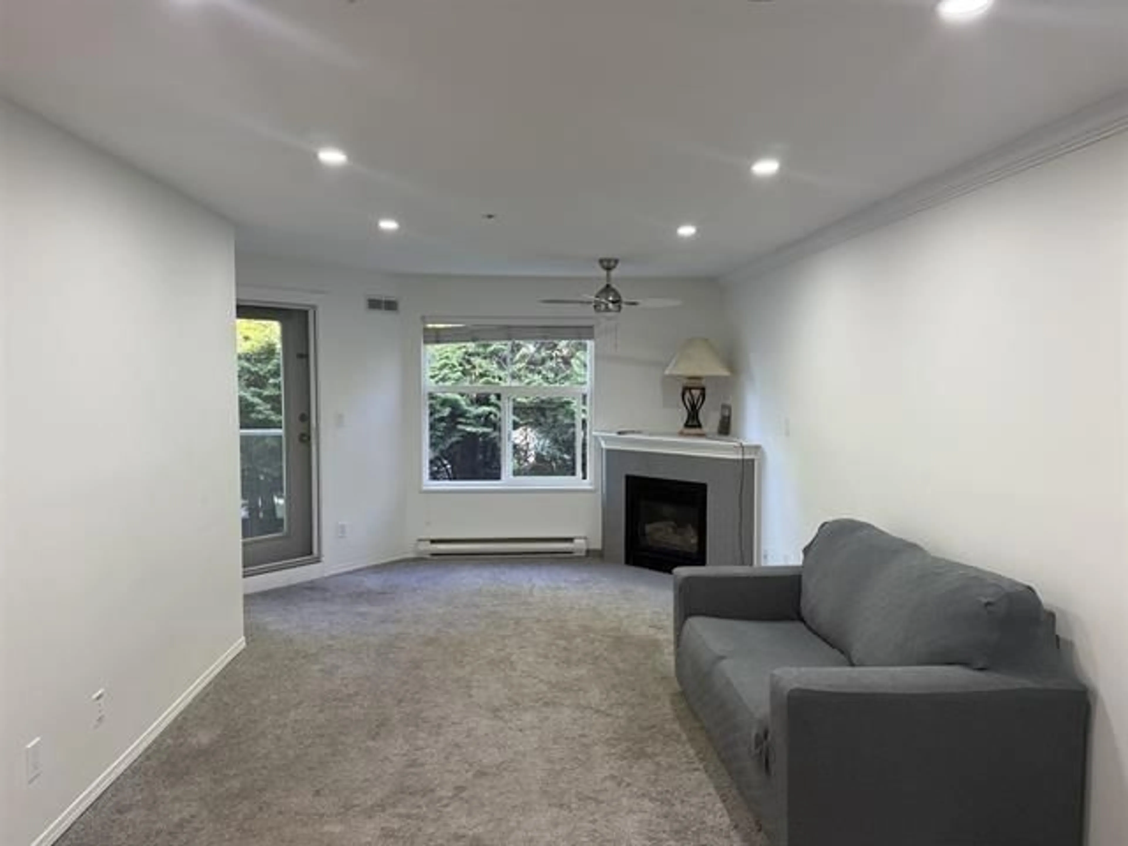 Living room with furniture, unknown for 207 - 12739 72 AVENUE, Surrey British Columbia V3W4E8