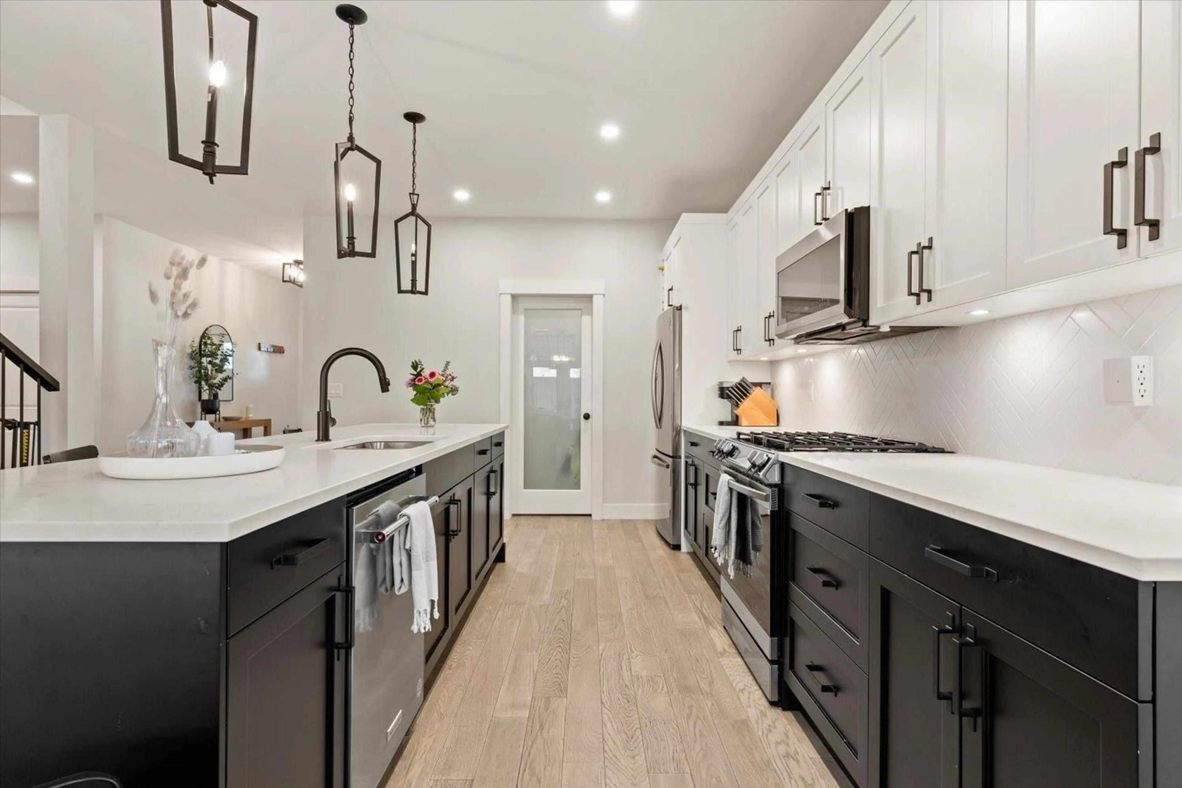 Open concept kitchen, ceramic/tile floor for 50952 SOPHIE CRESCENT, Chilliwack British Columbia V4Z0C1