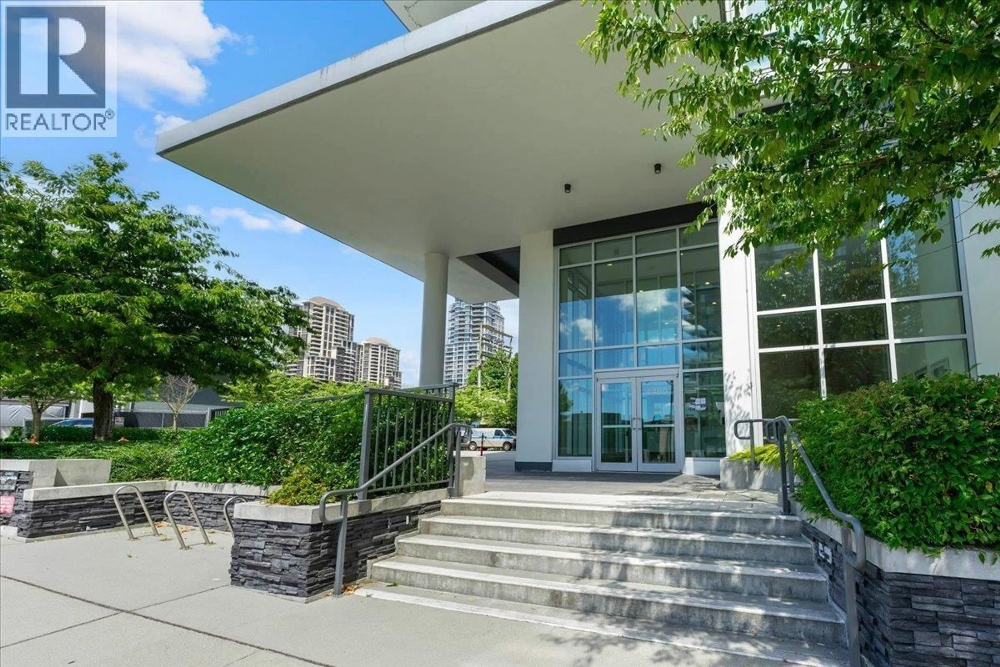 Indoor foyer for 2105 - 4465 JUNEAU STREET, Burnaby British Columbia V5C0L8