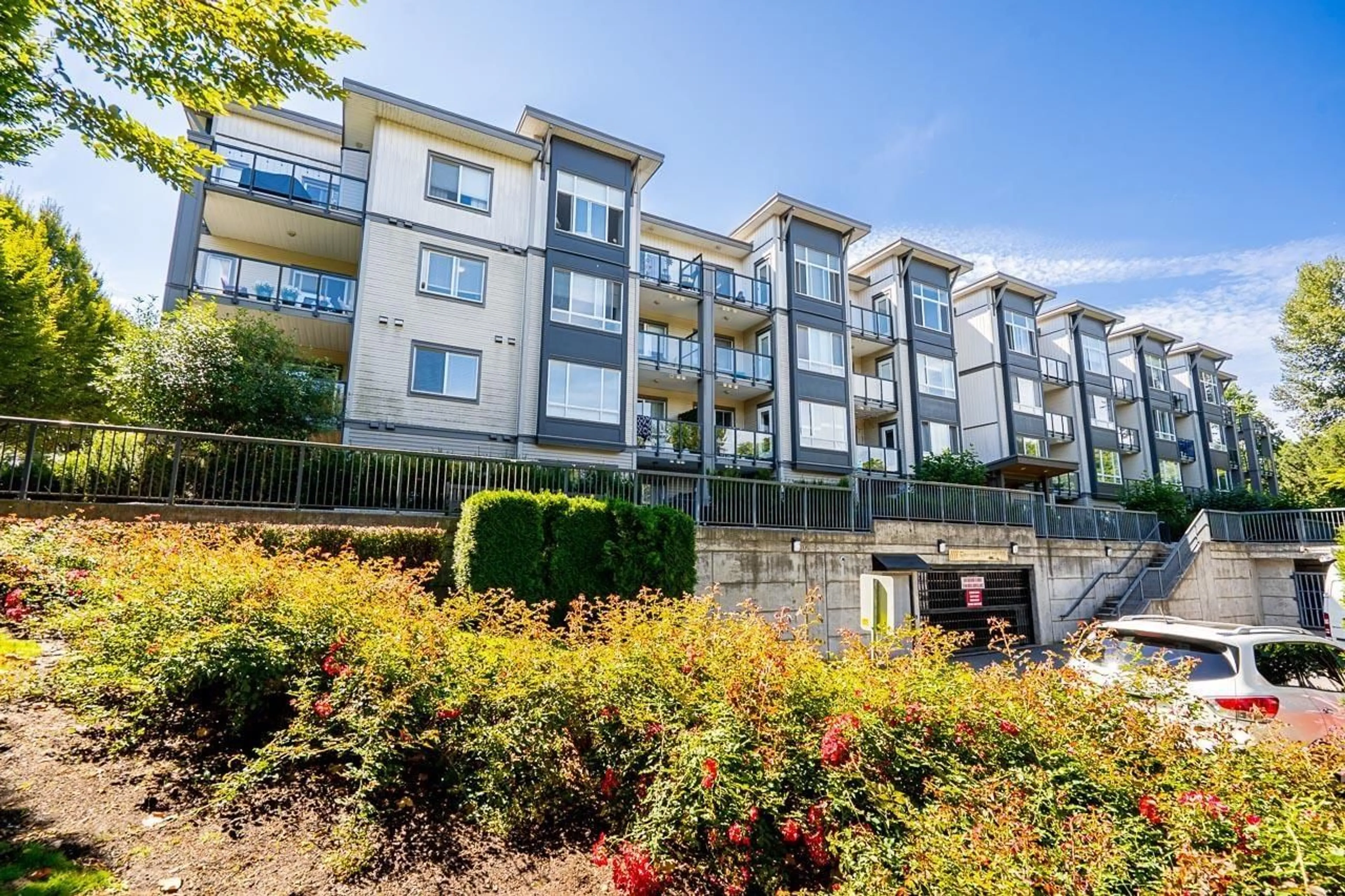 Patio, building for 115 - 2943 NELSON PLACE, Abbotsford British Columbia V2S0C8