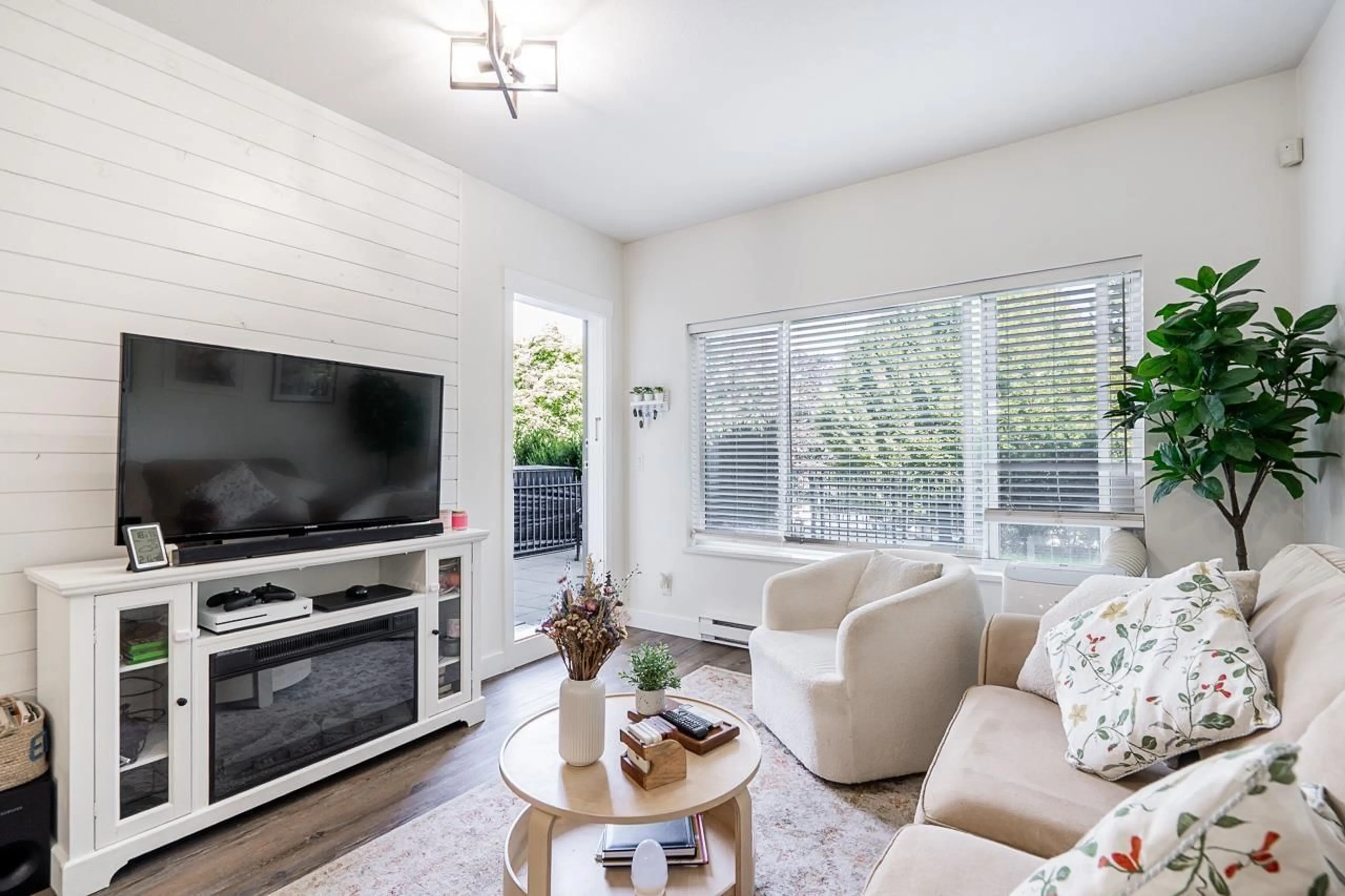 Living room with furniture, wood/laminate floor for 115 - 2943 NELSON PLACE, Abbotsford British Columbia V2S0C8