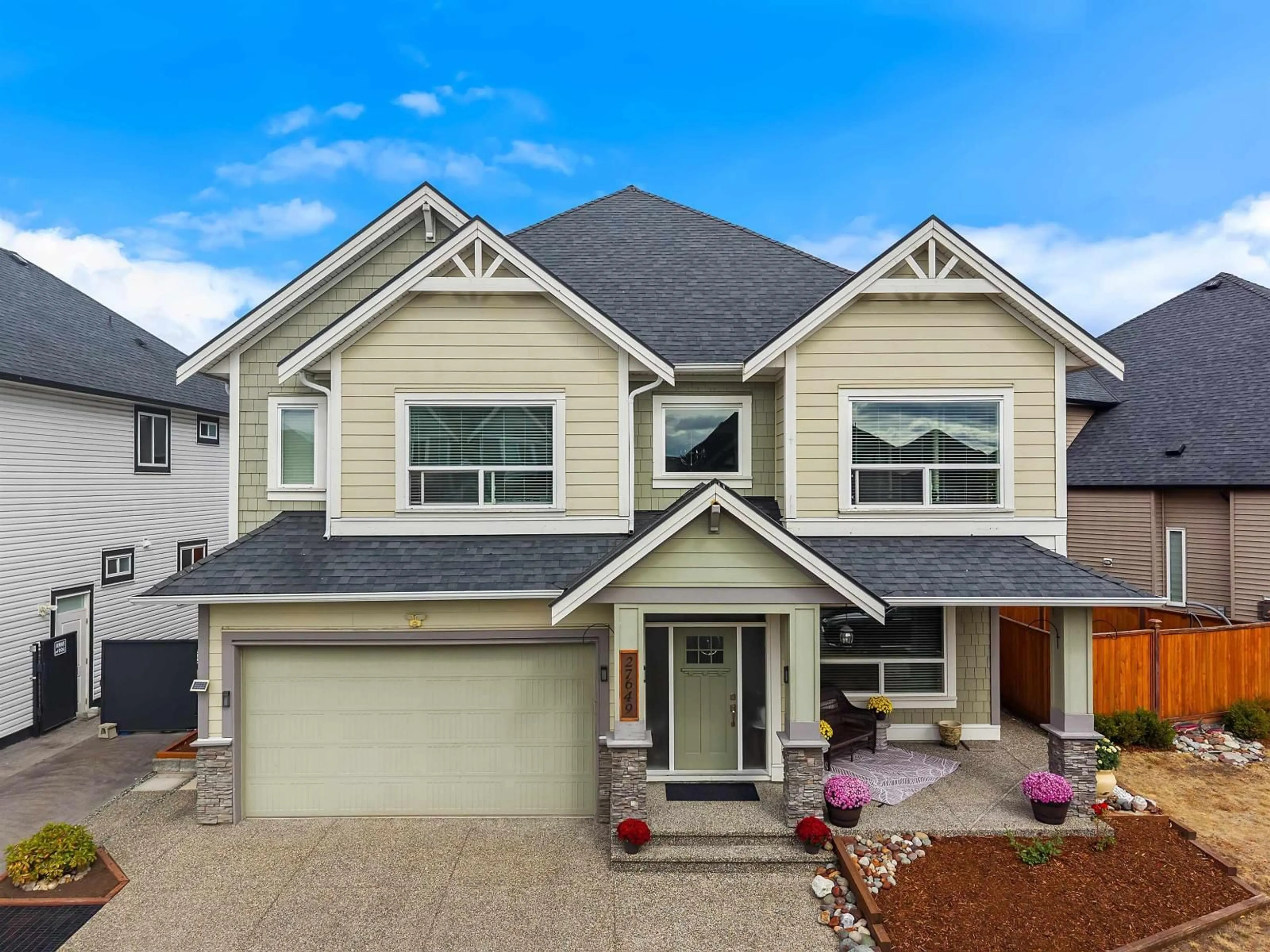 Home with vinyl exterior material, street for 27649 LUNDEBERG AVENUE, Abbotsford British Columbia V4X0B8