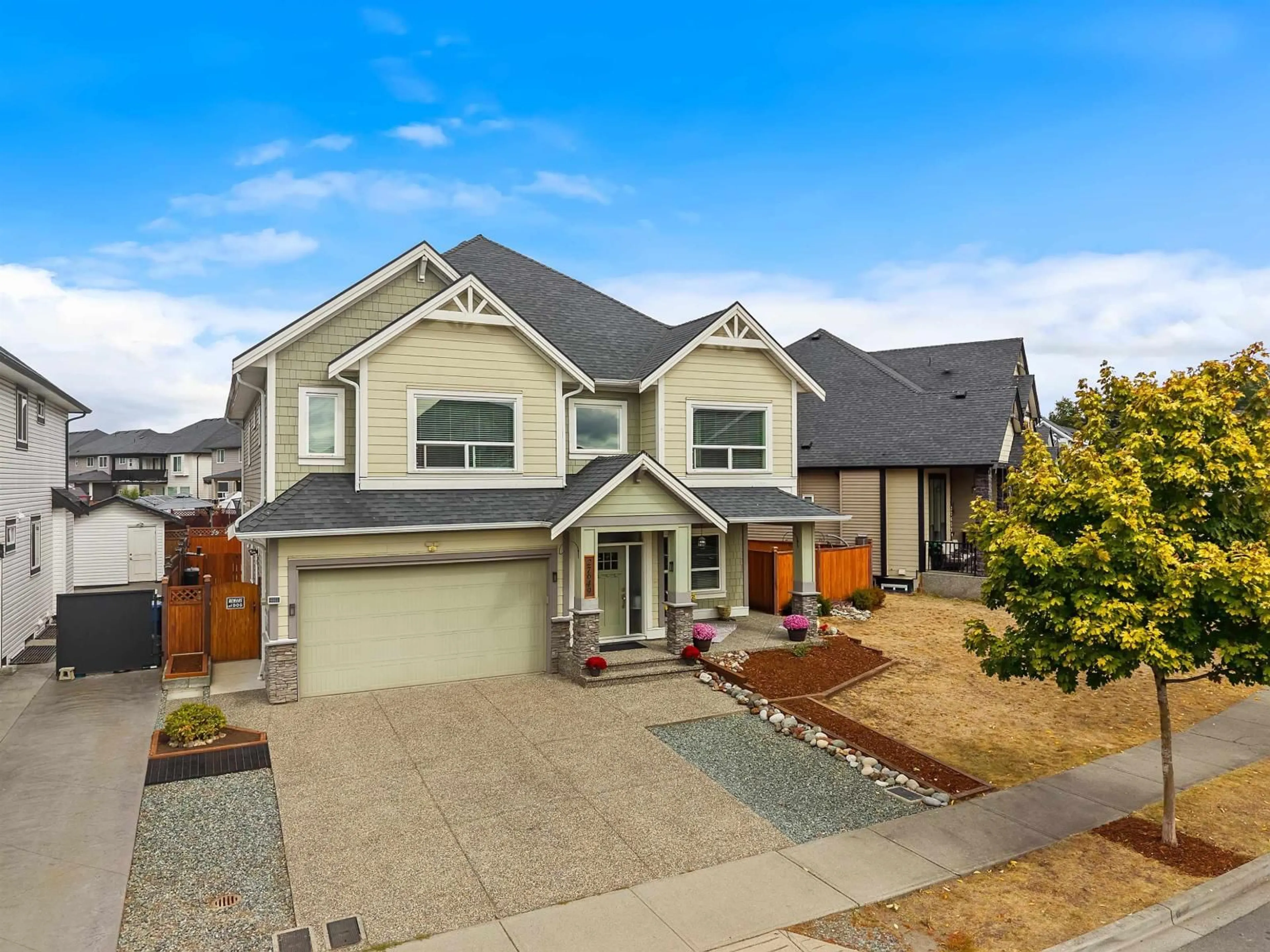 Home with vinyl exterior material, street for 27649 LUNDEBERG AVENUE, Abbotsford British Columbia V4X0B8