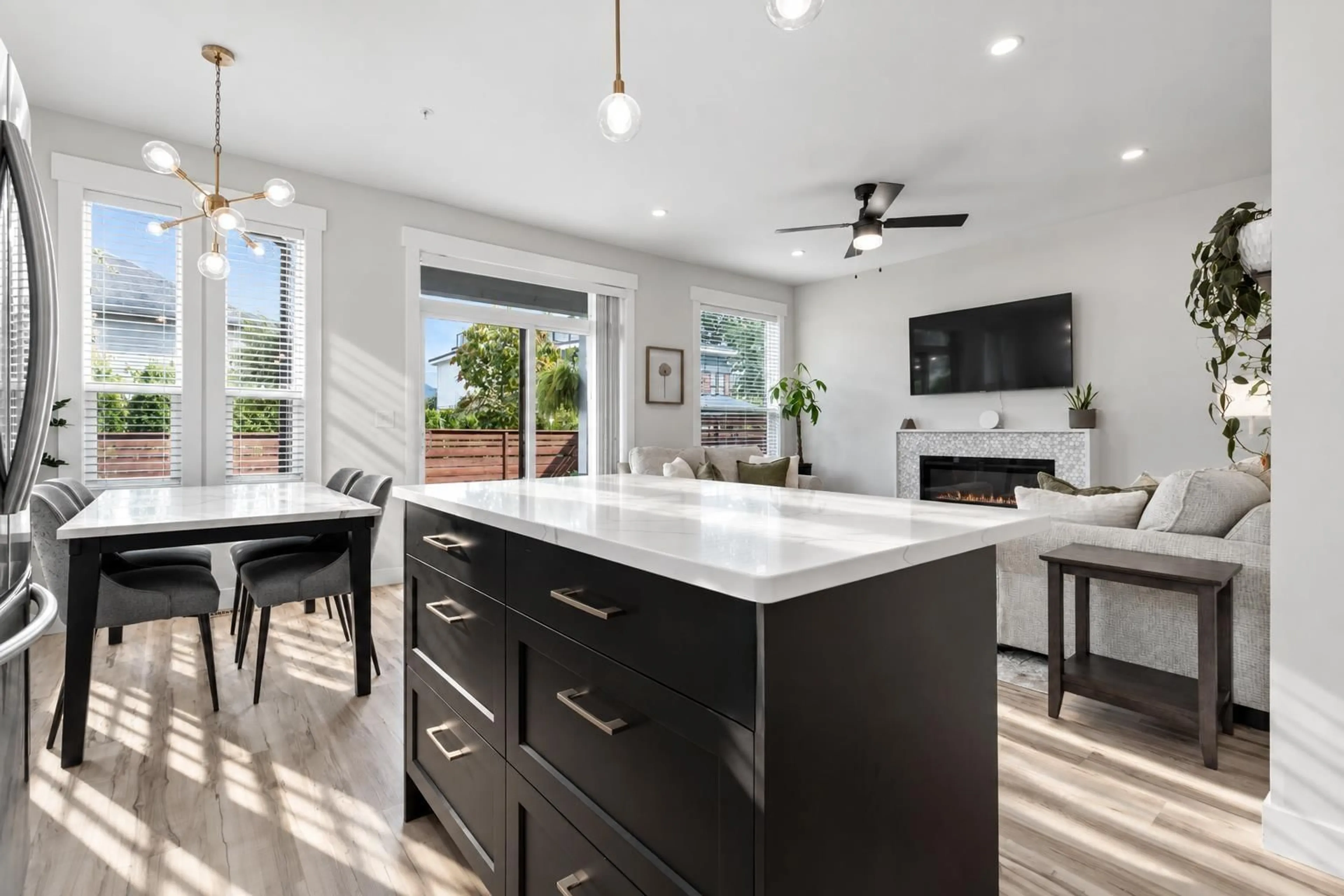 Open concept kitchen, ceramic/tile floor for 6 - 7140 MAITLAND AVENUE, Chilliwack British Columbia V2R6C9