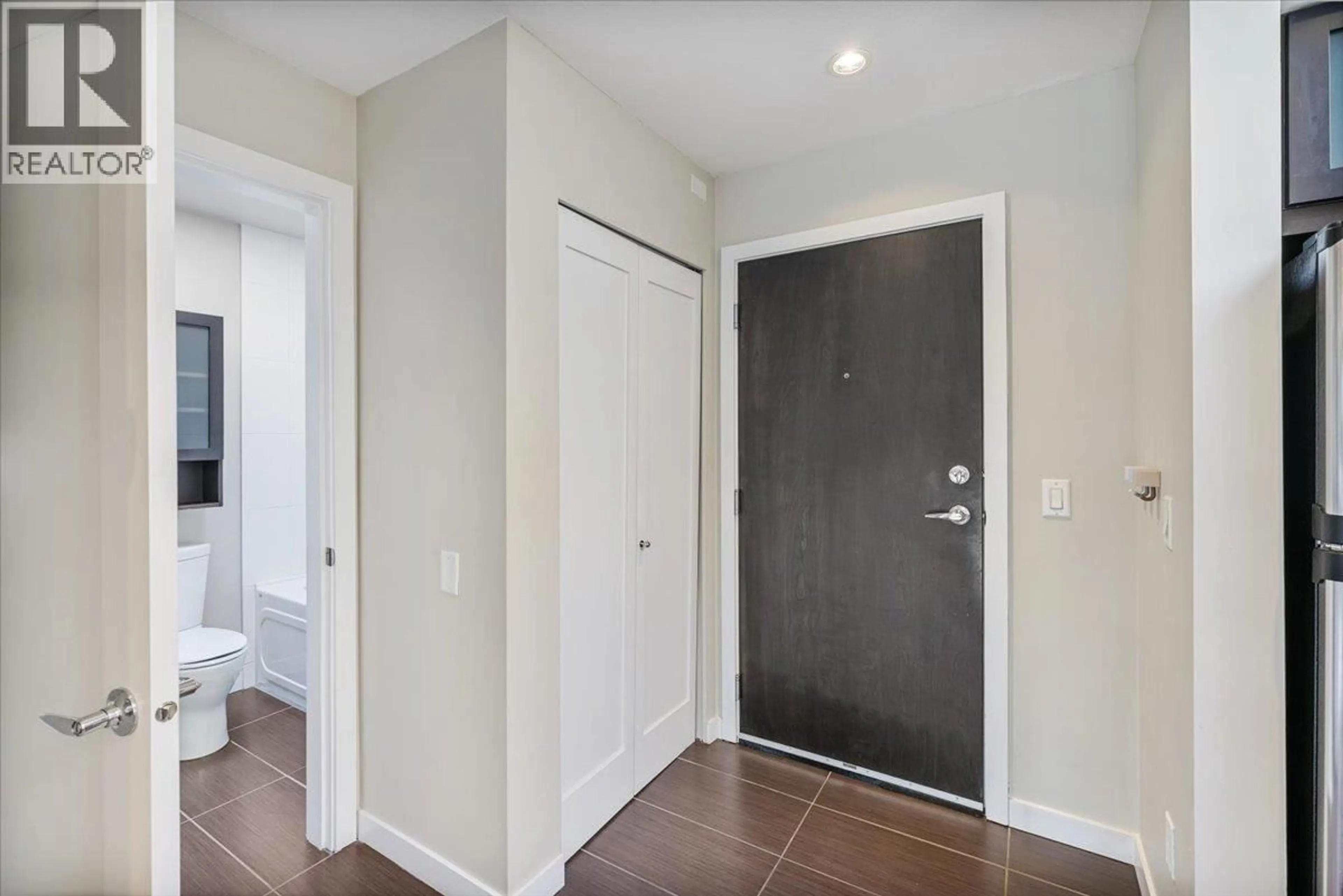 Indoor entryway for 411 - 405 SKEENA STREET, Vancouver British Columbia V5K0A3