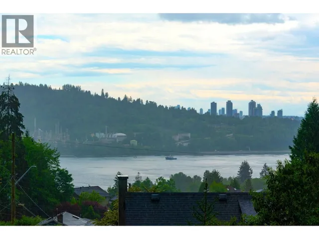 3067 PLYMOUTH DRIVE, North Vancouver 3