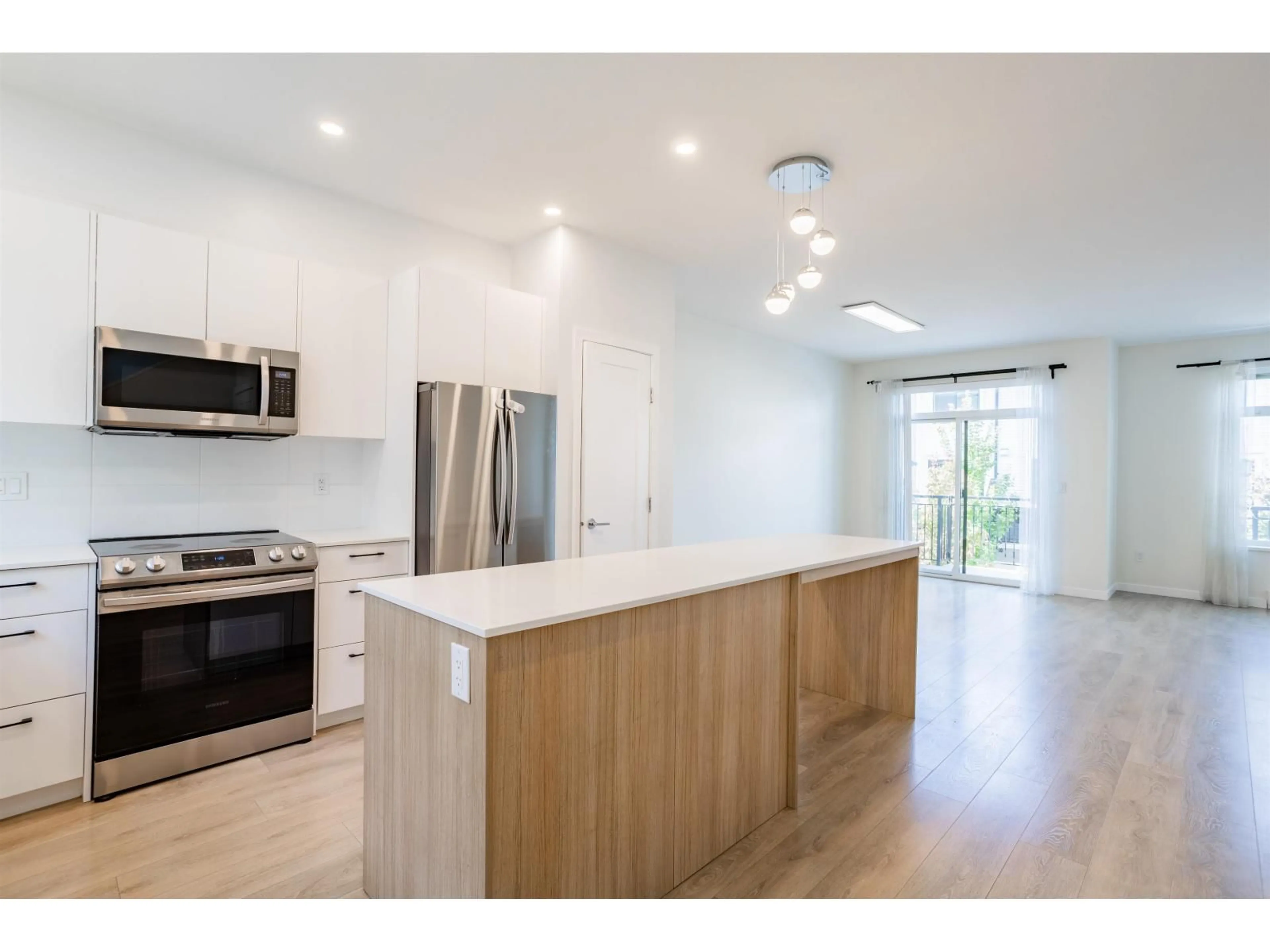 Open concept kitchen, wood/laminate floor for 33 - 15235 SITKA DRIVE, Surrey British Columbia V3S0A9
