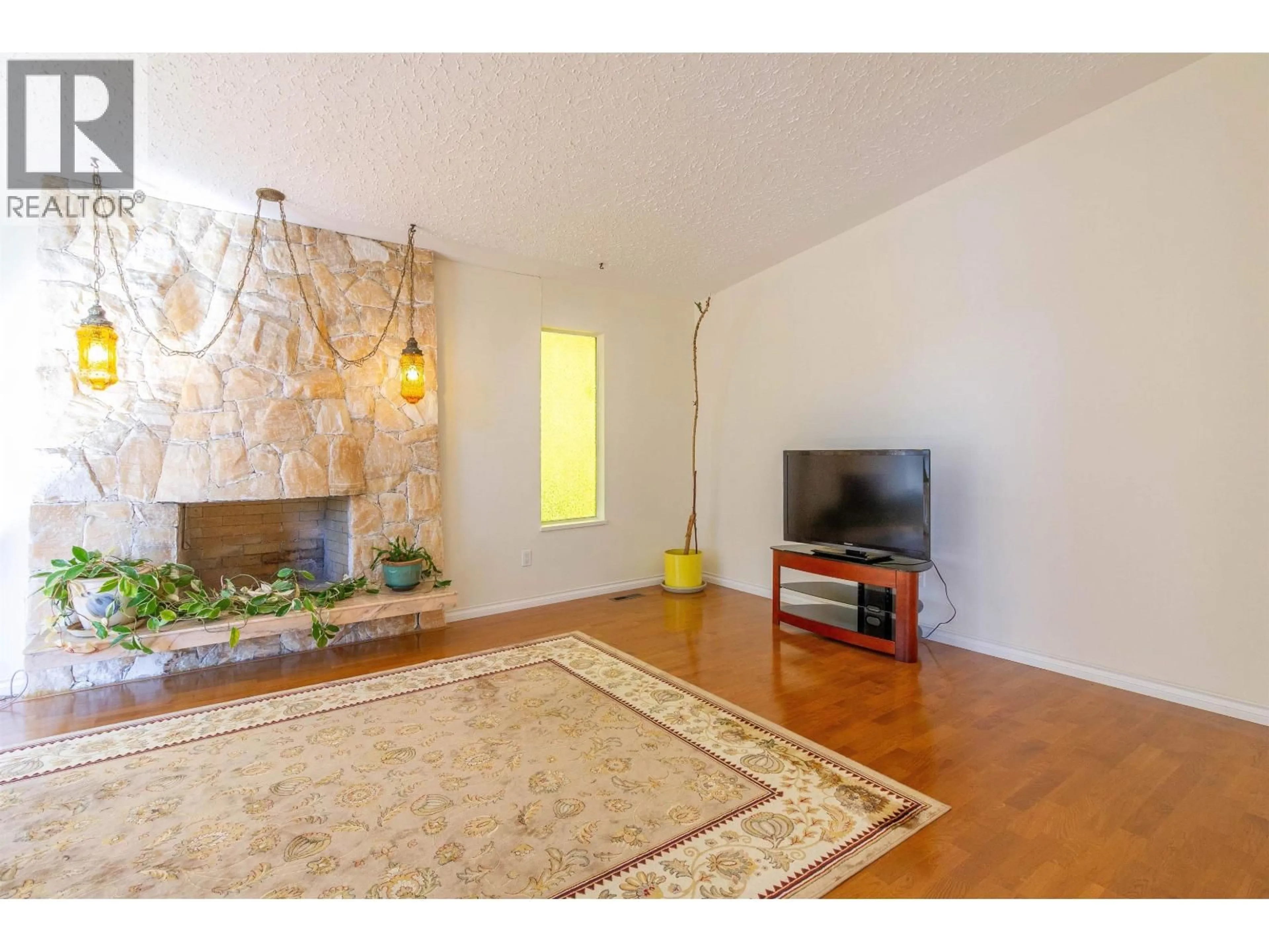 Living room with furniture, unknown for 7107 BROADWAY, Burnaby British Columbia V5A1R7