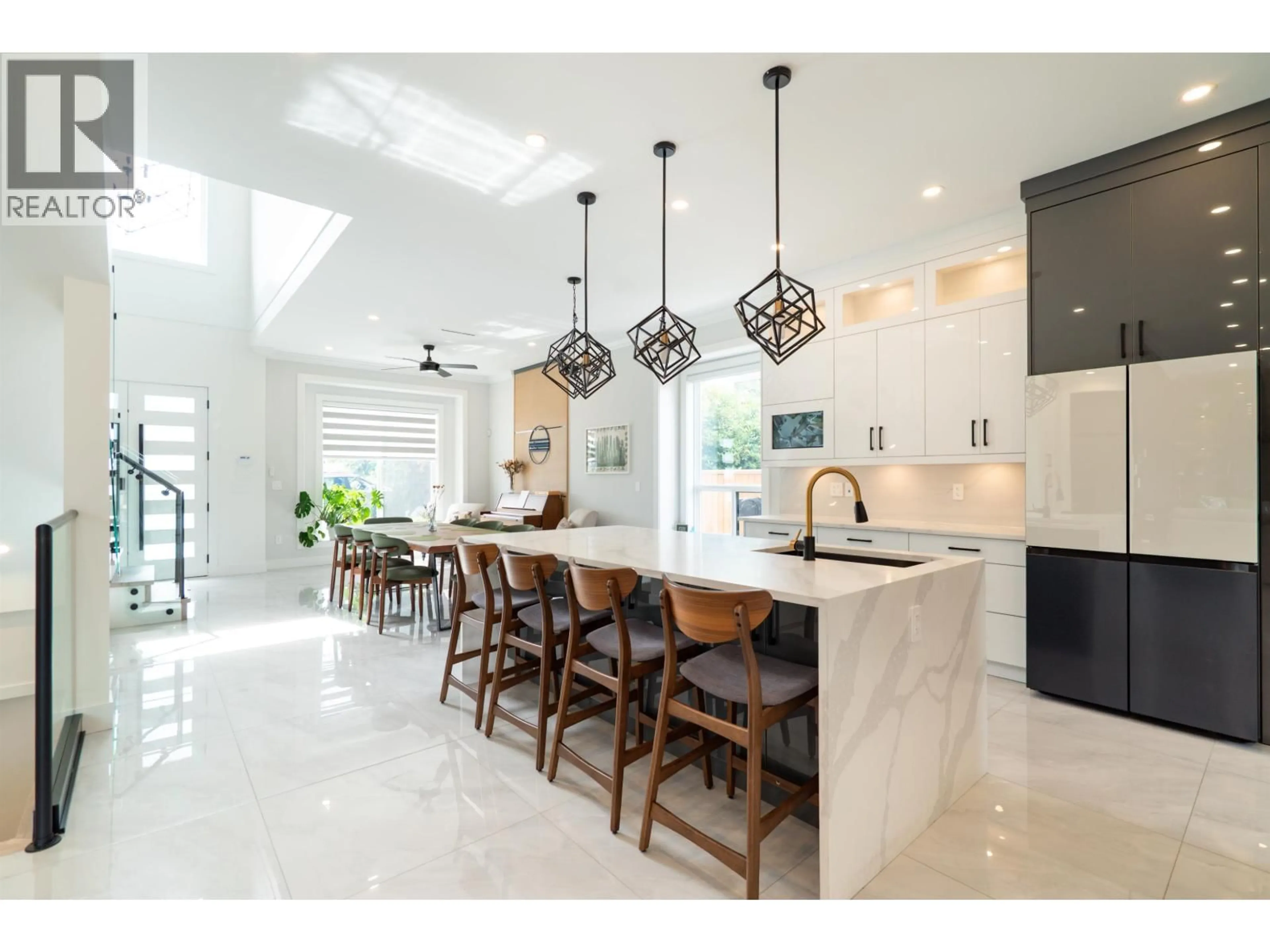 Open concept kitchen, ceramic/tile floor for 5675 LAUREL STREET, Burnaby British Columbia V5G1N4