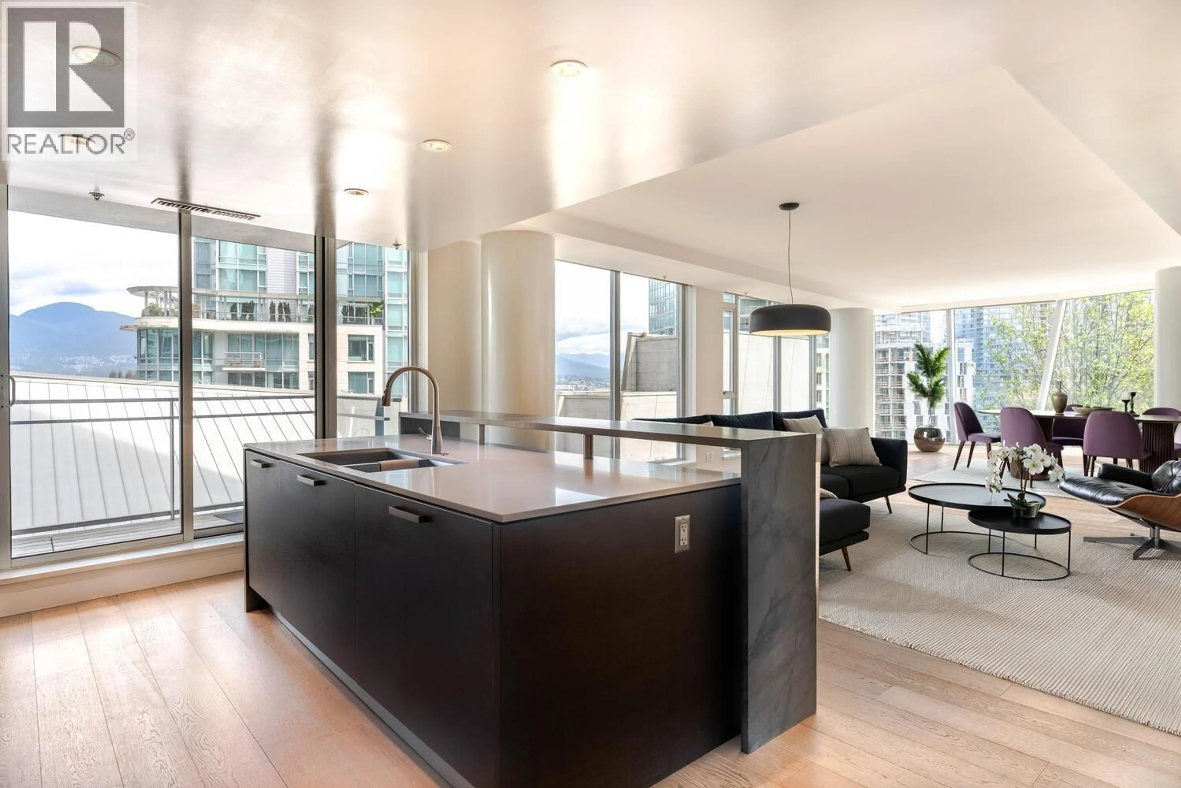 Contemporary kitchen, unknown for 702 - 1499 PENDER STREET, Vancouver British Columbia V6G0A7