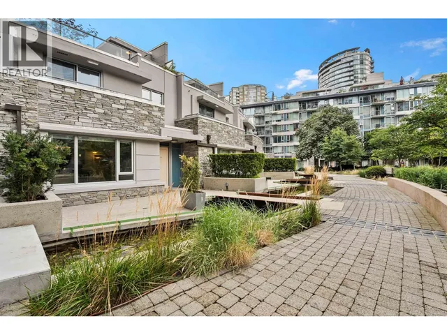 221 - 188 KEEFER PLACE, Vancouver 2