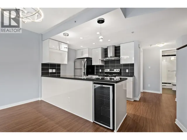 221 - 188 KEEFER PLACE, Vancouver 3