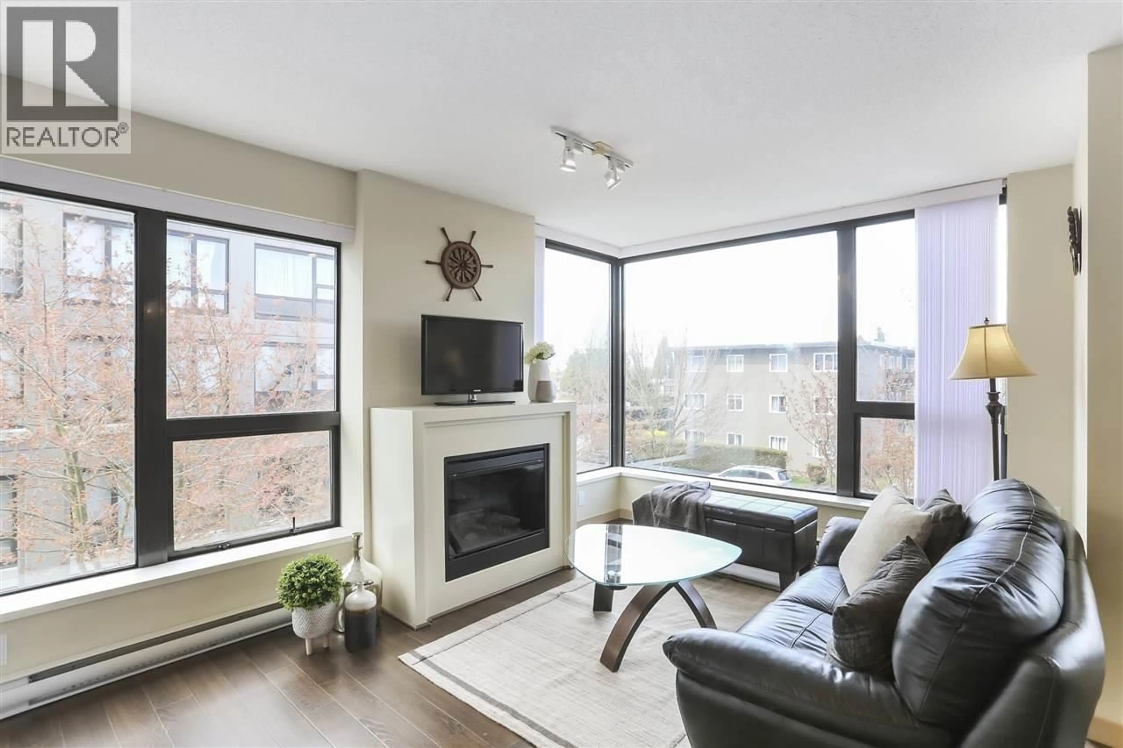 Living room with furniture, unknown for 203 - 7178 COLLIER STREET, Burnaby British Columbia V5E4N7