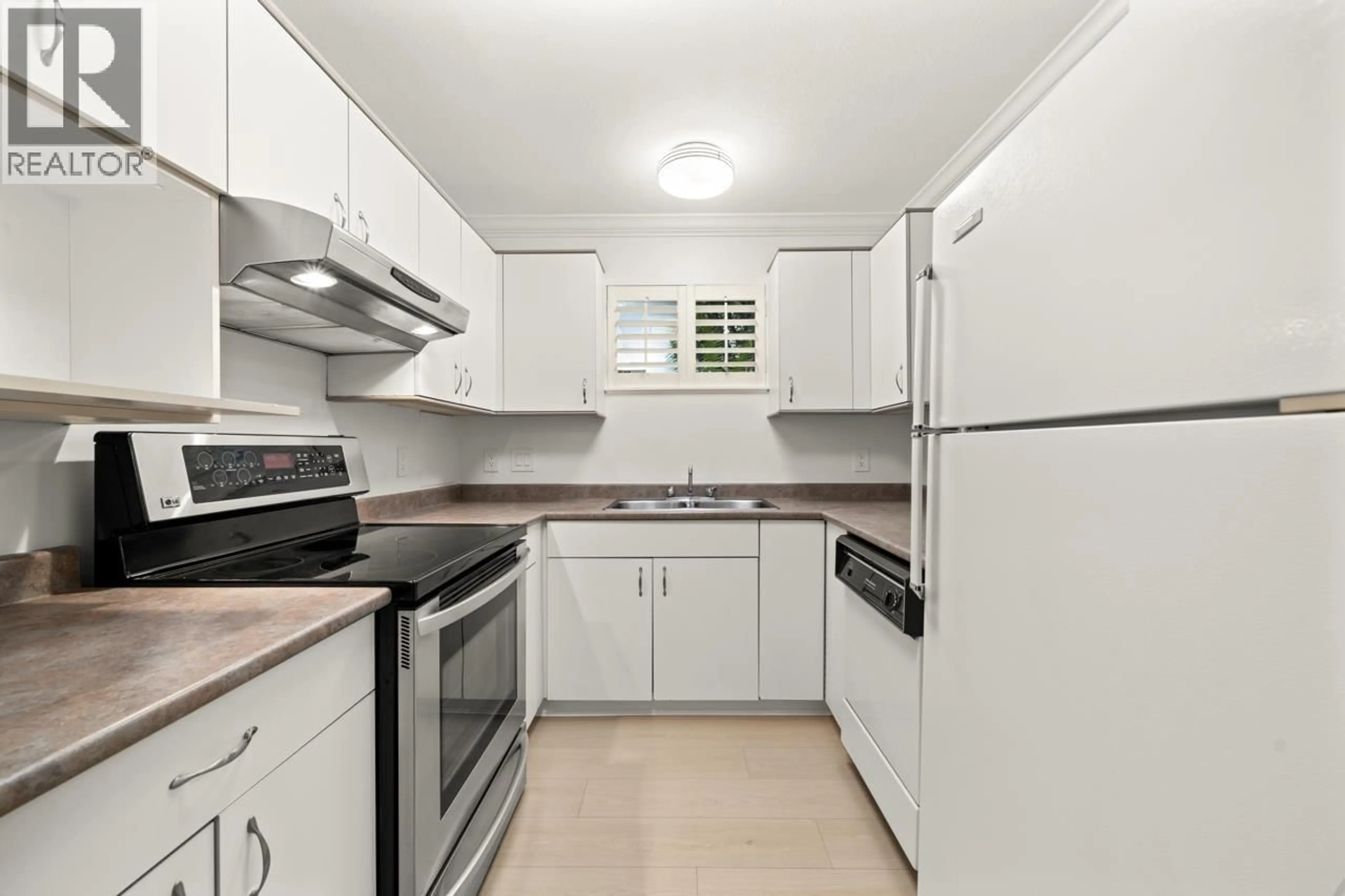Standard kitchen, unknown for 104 - 526 13TH AVENUE, Vancouver British Columbia V5Z1N7