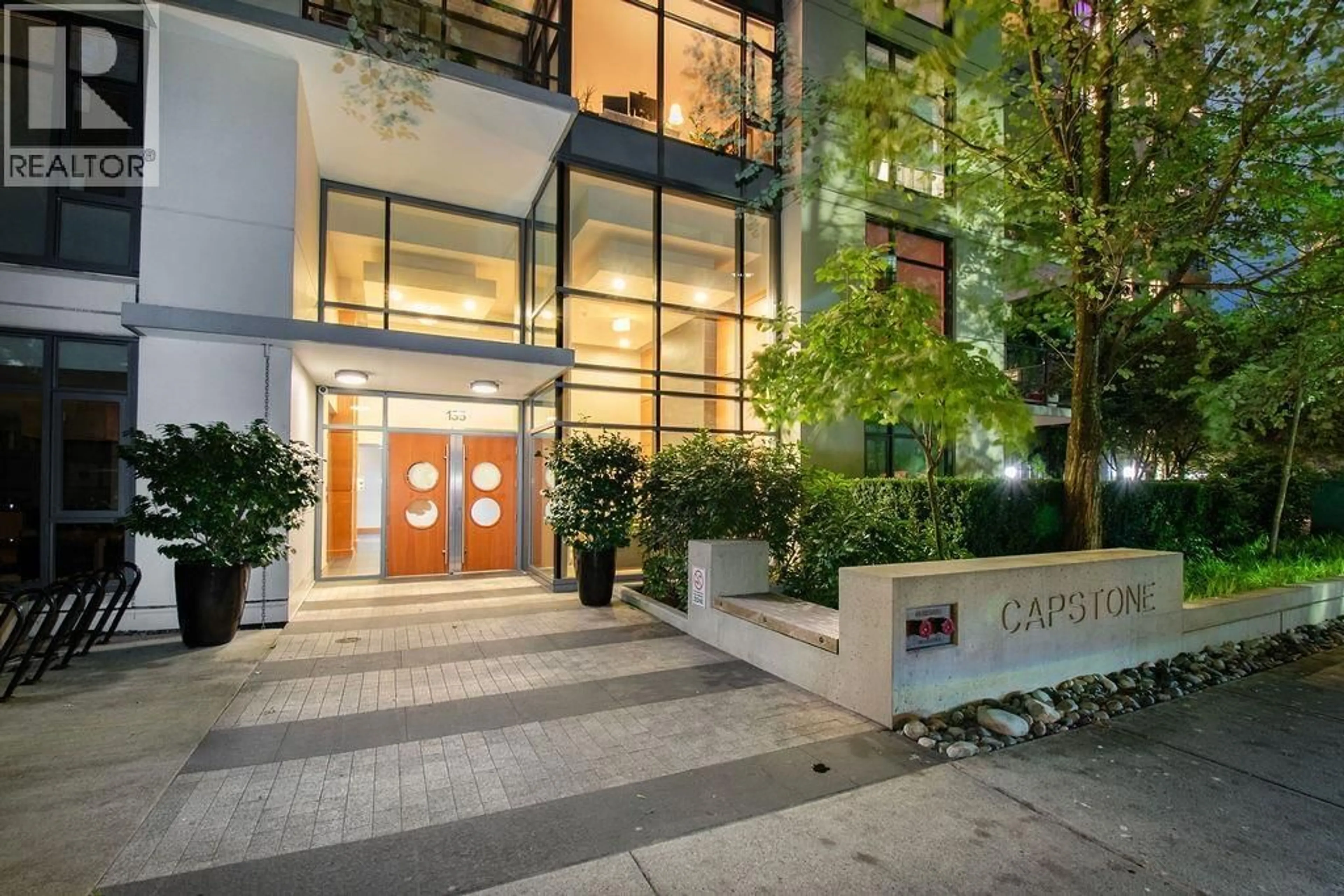 Indoor foyer for 206 - 135 2ND STREET, North Vancouver British Columbia V7M0C5