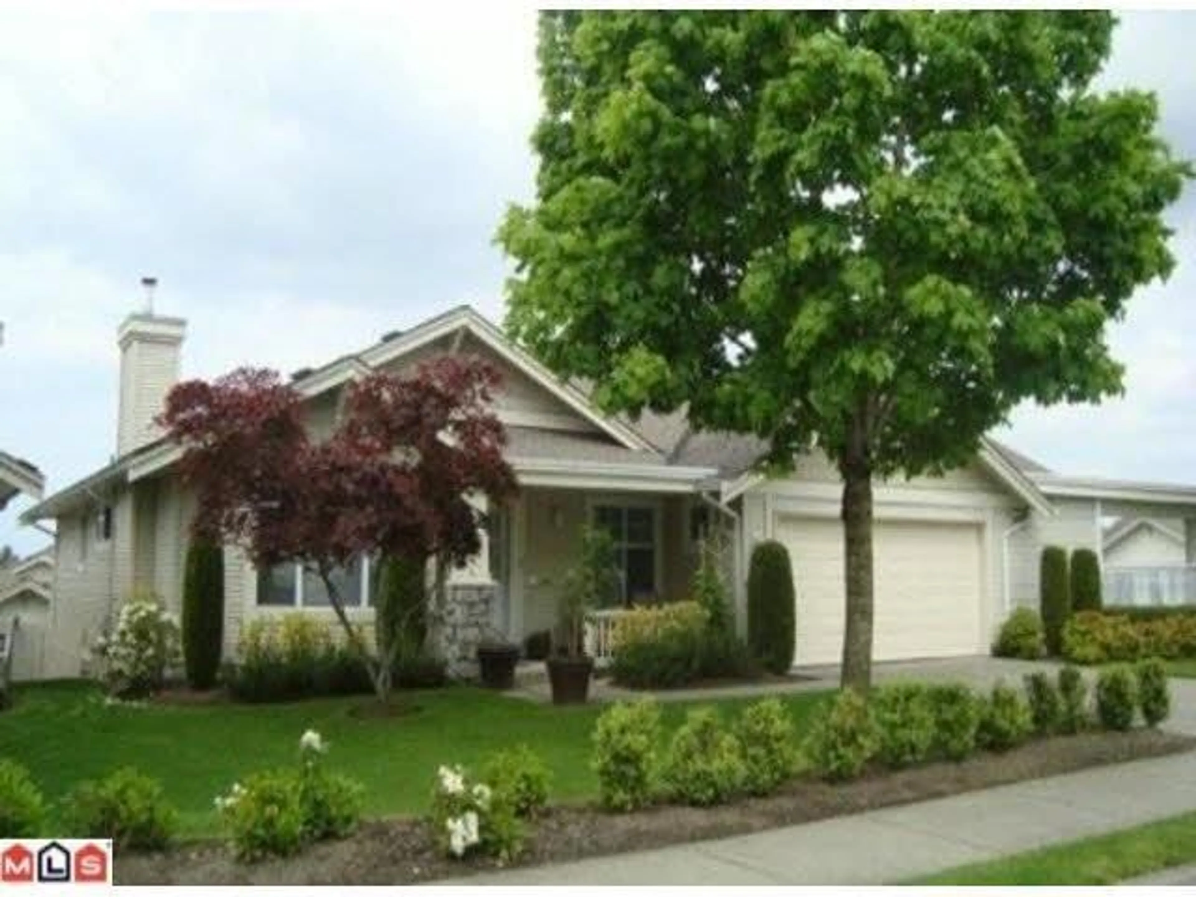 Home with vinyl exterior material, street for 6 - 20751 87 AVENUE, Langley British Columbia V1M2X3