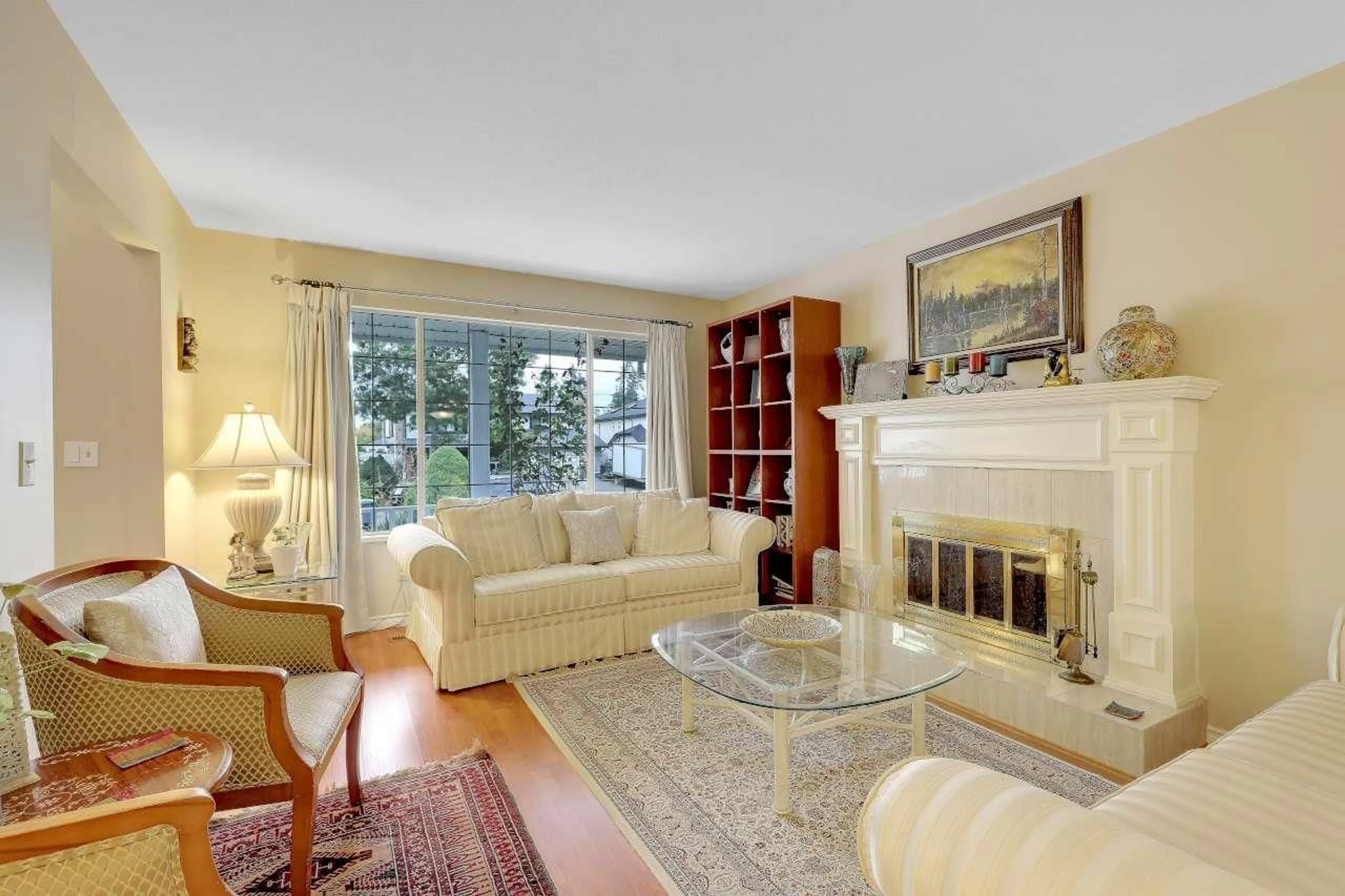 Living room with furniture, unknown for 15870 95 AVENUE, Surrey British Columbia V4N3B9