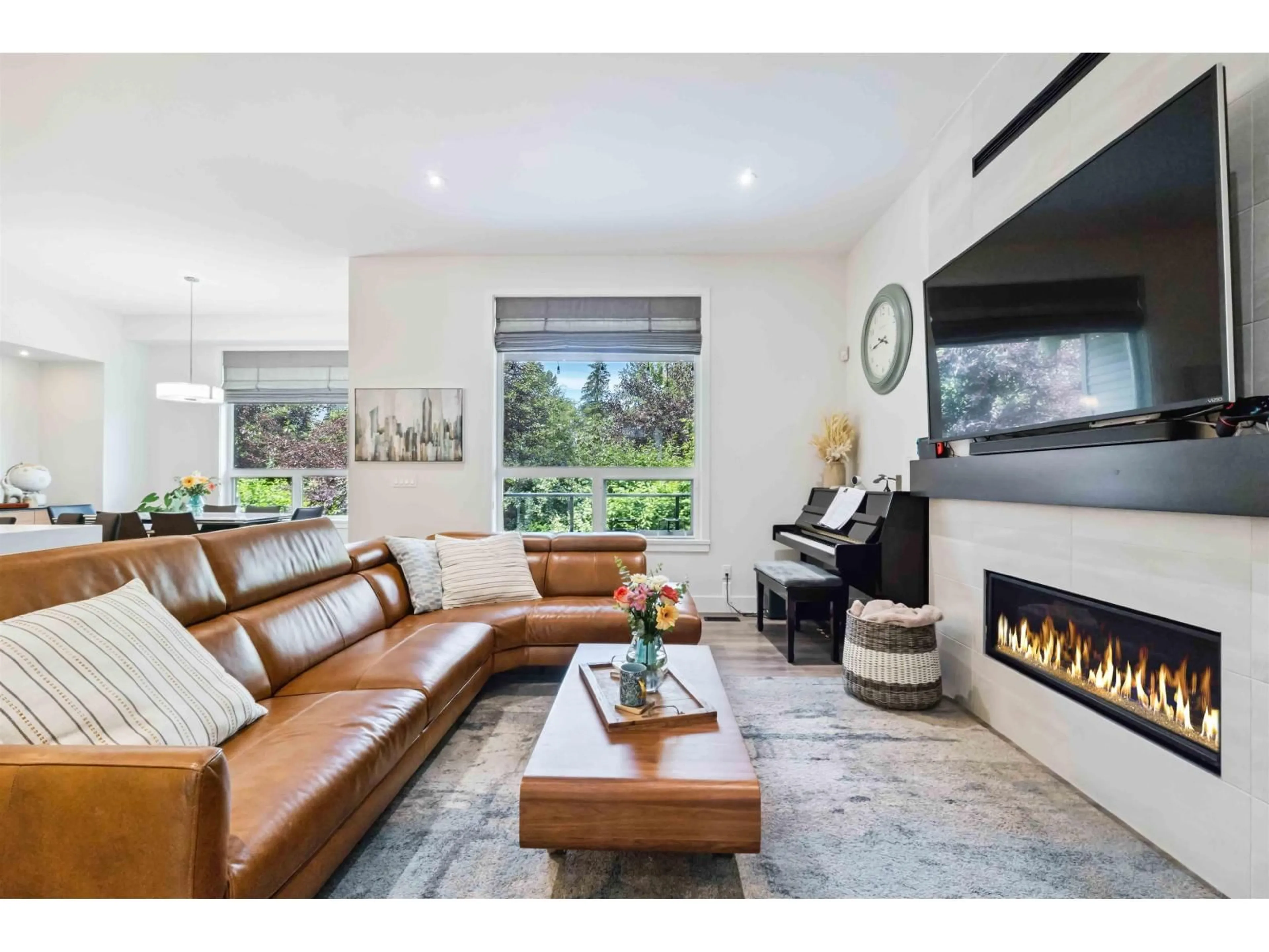Living room with furniture, unknown for 20427 78B AVENUE, Langley British Columbia V2Y1X4