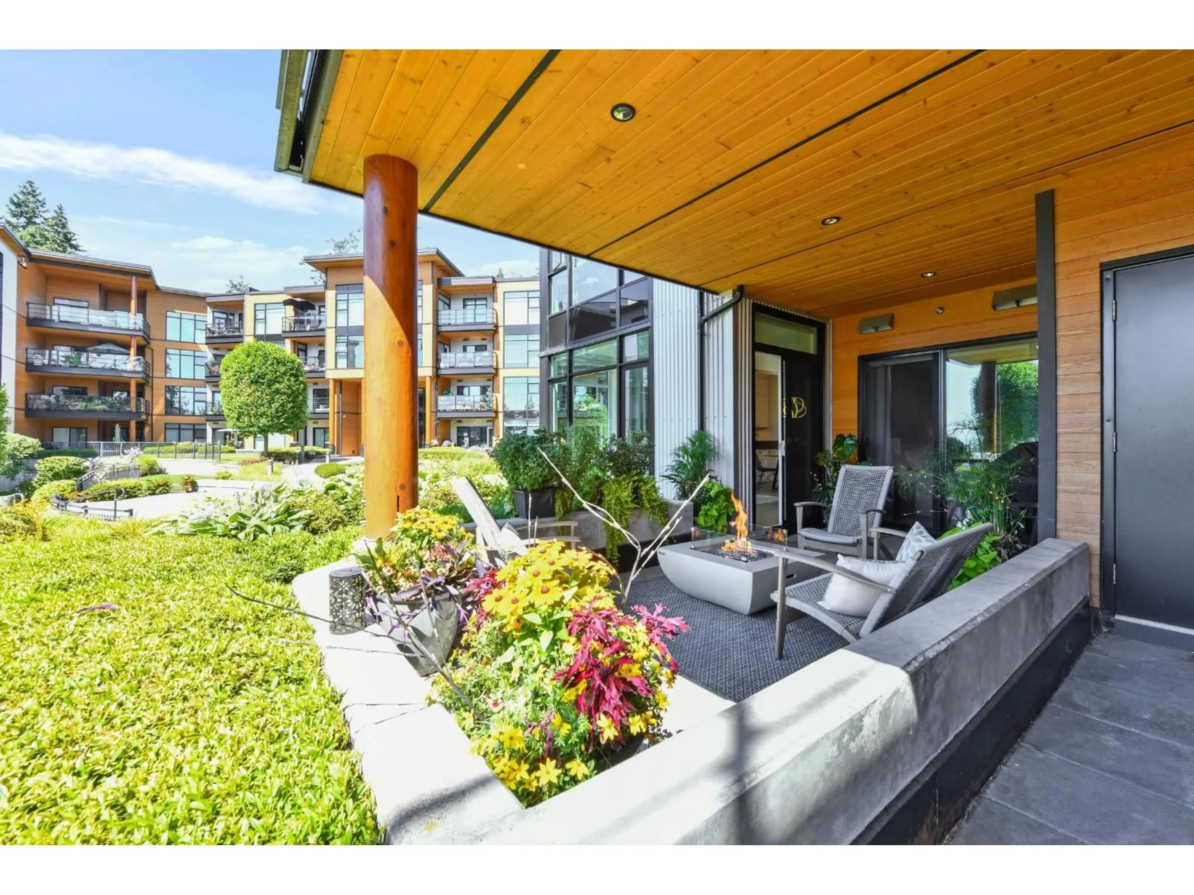 Patio, unknown for 216 - 14855 THRIFT AVENUE, White Rock British Columbia V4B2J6