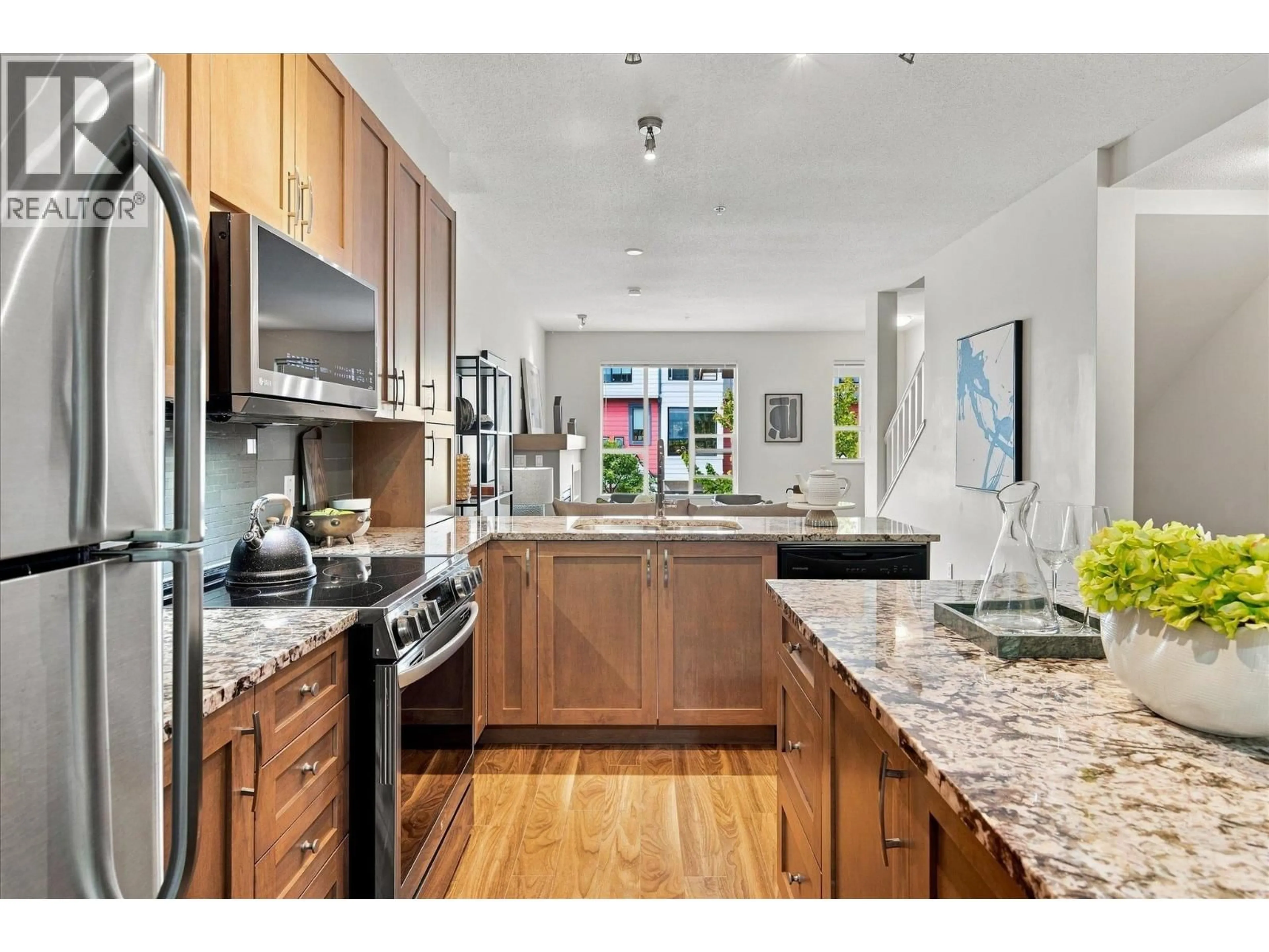 Open concept kitchen, ceramic/tile floor for 38352 EAGLEWIND BOULEVARD, Squamish British Columbia V8B0R8