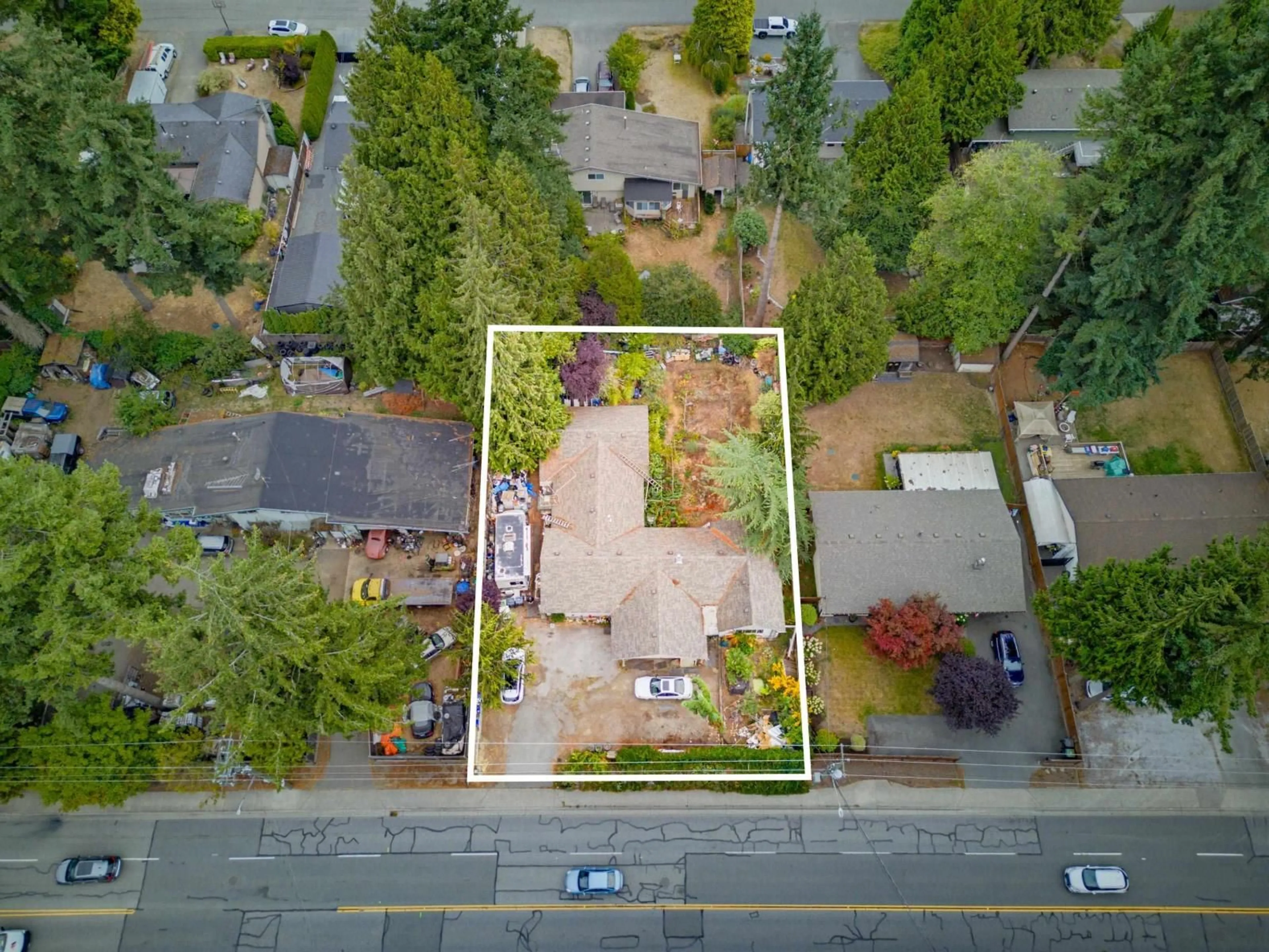 A pic from outside/outdoor area/front of a property/back of a property/a pic from drone, street for 3946 200 STREET, Langley British Columbia V3A1K5