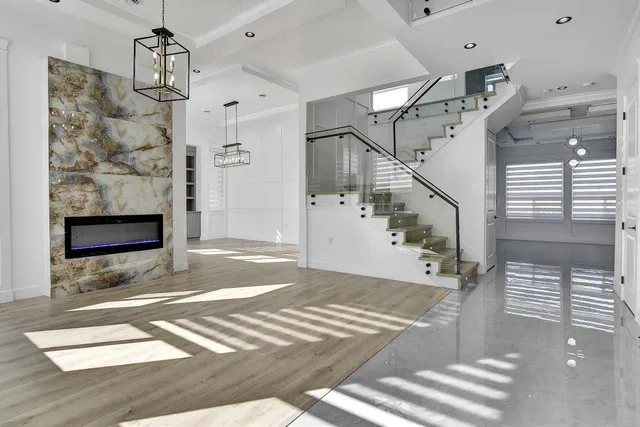 9053 ALEXANDRIA CRESCENT, Surrey 5