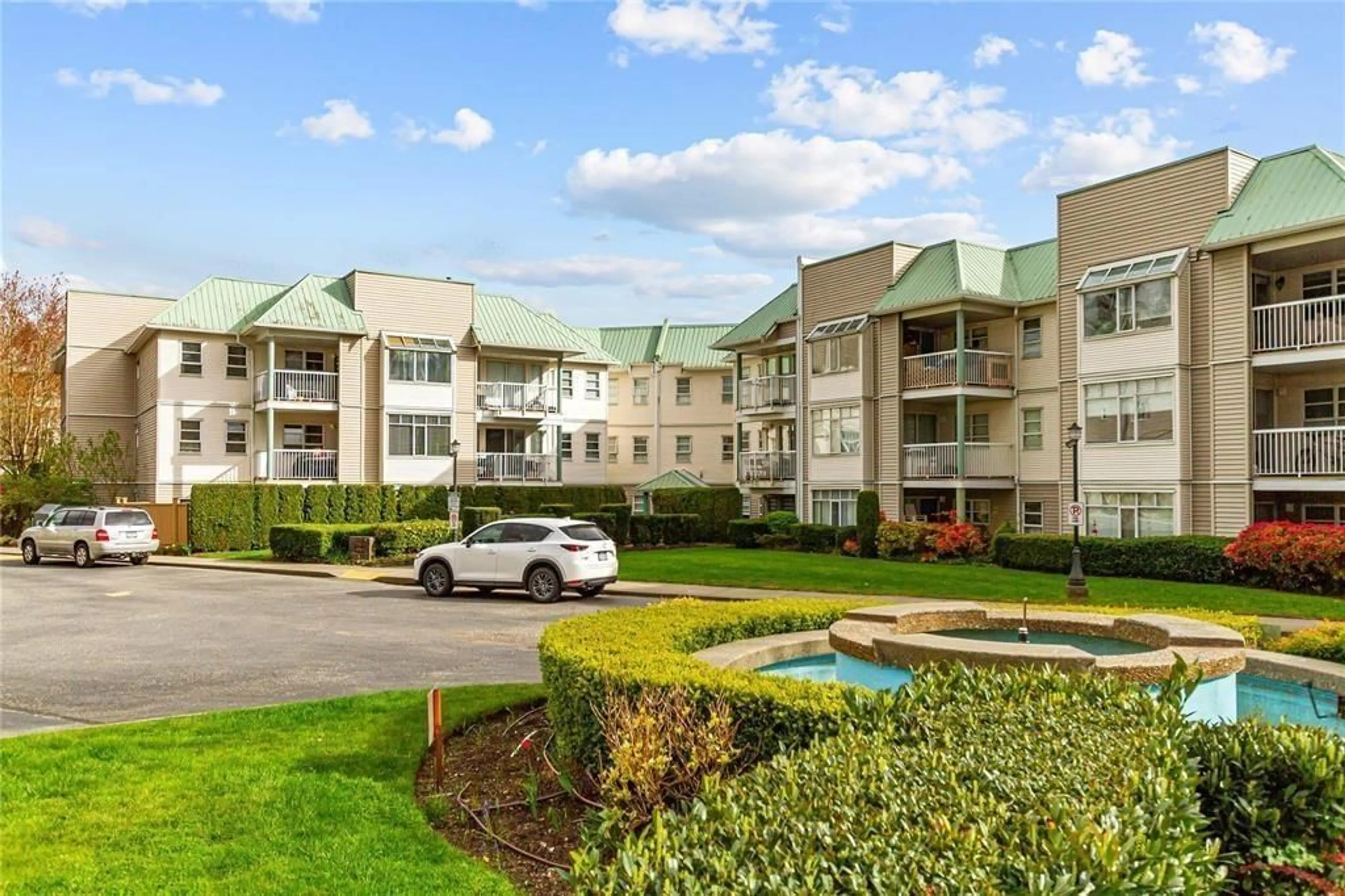 A pic from outside/outdoor area/front of a property/back of a property/a pic from drone, unknown for 313 - 9763 140 STREET, Surrey British Columbia V3T4M4