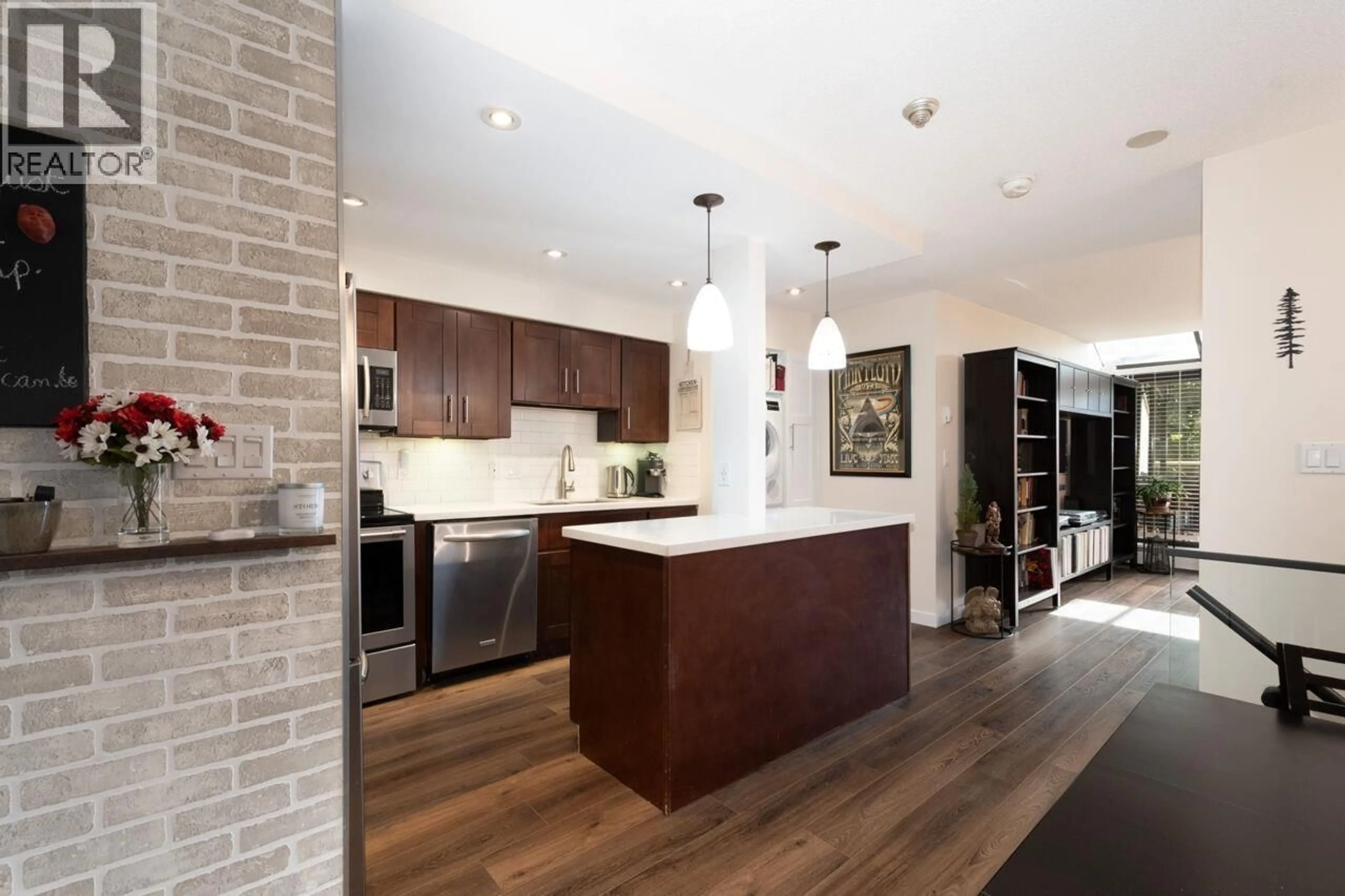 Contemporary kitchen, unknown for 104 - 812 MILTON STREET, New Westminster British Columbia V3M1N2